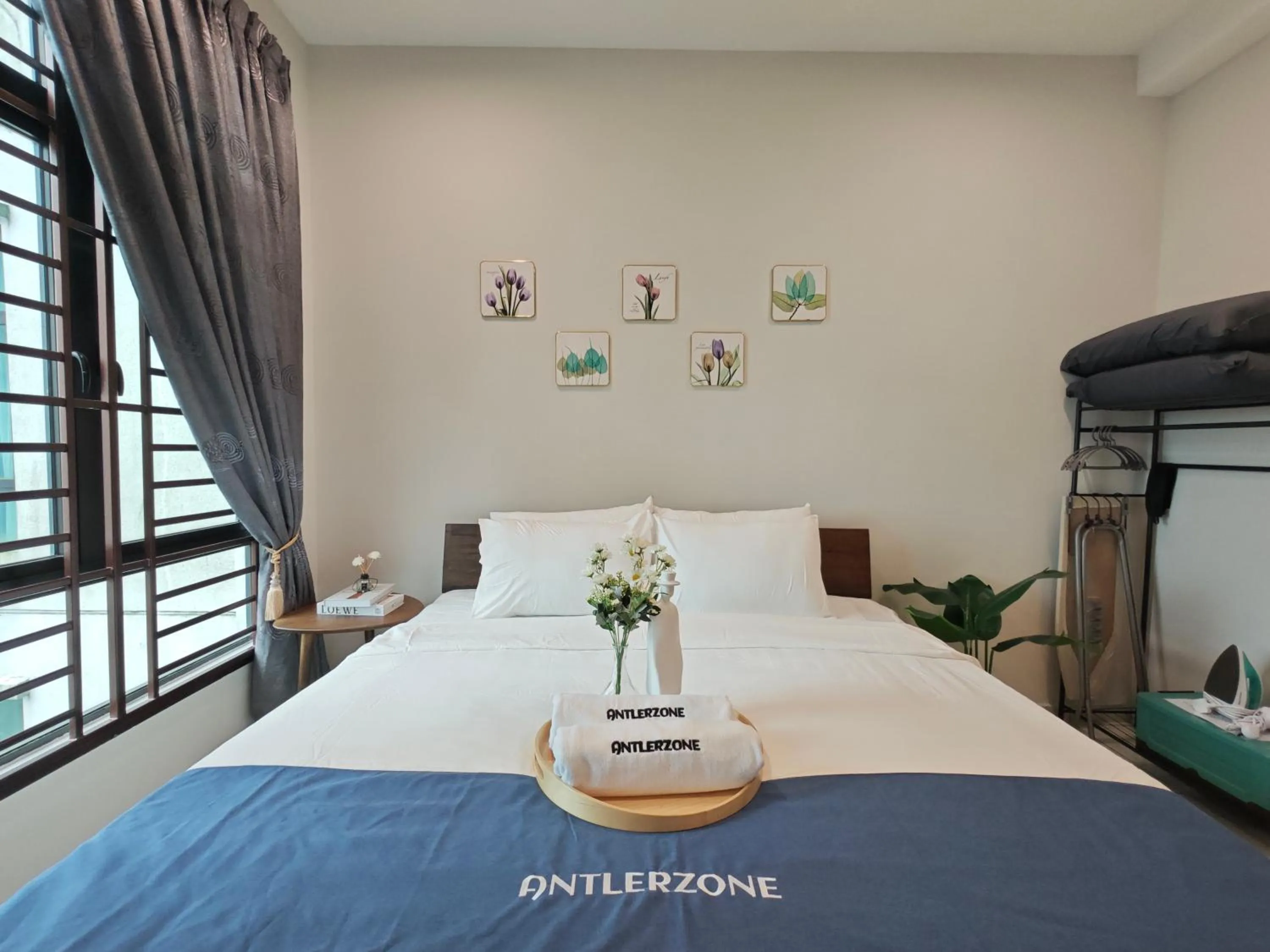 Bedroom, Bed in Kempas Dsummit Residences by Antlerzone