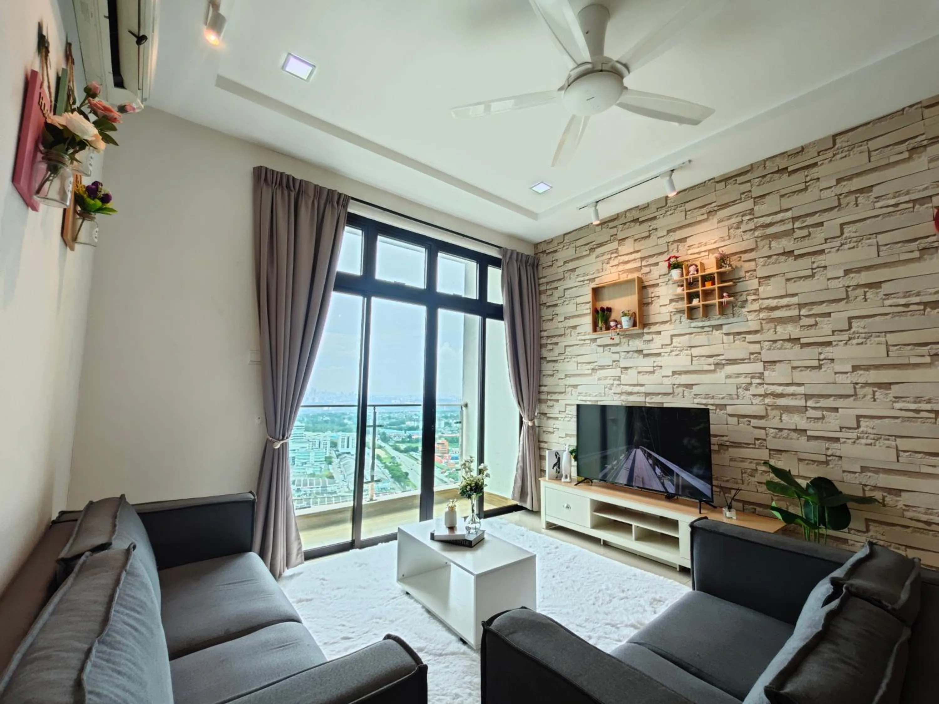 Living room in Kempas Dsummit Residences by Antlerzone