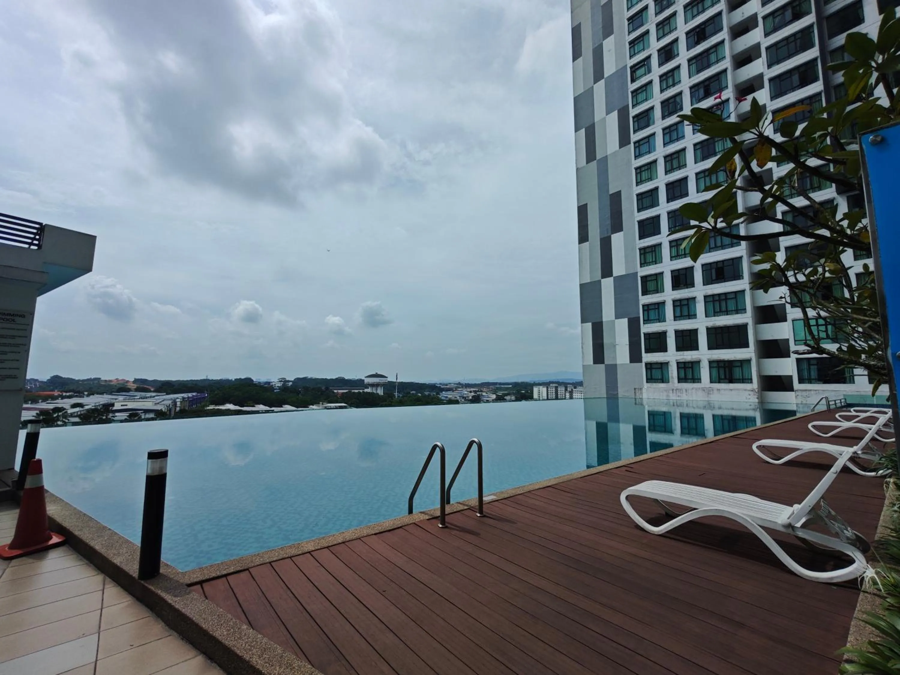 Swimming pool in Kempas Dsummit Residences by Antlerzone