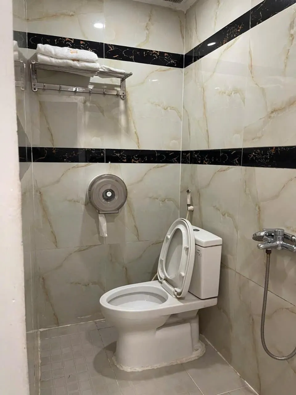 Bathroom in 10h Hotel