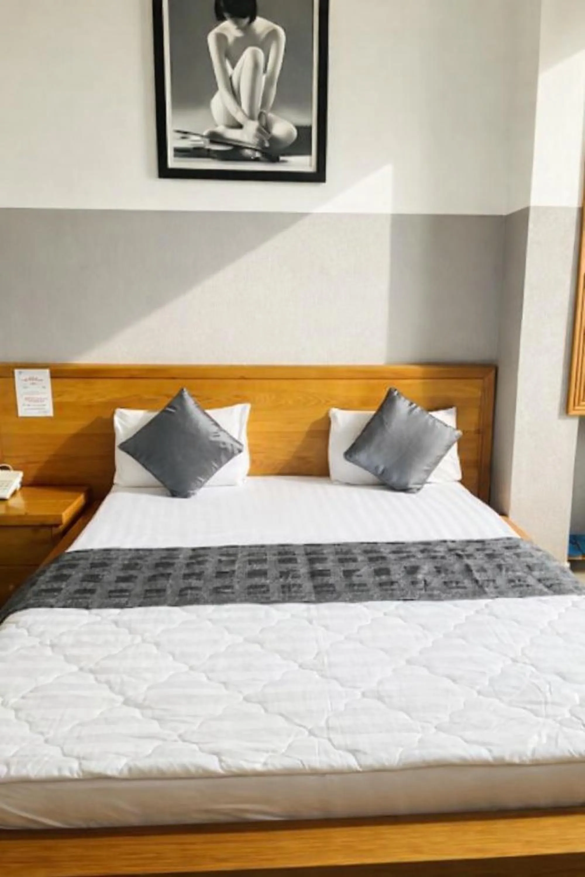 Photo of the whole room, Bed in 10h Hotel