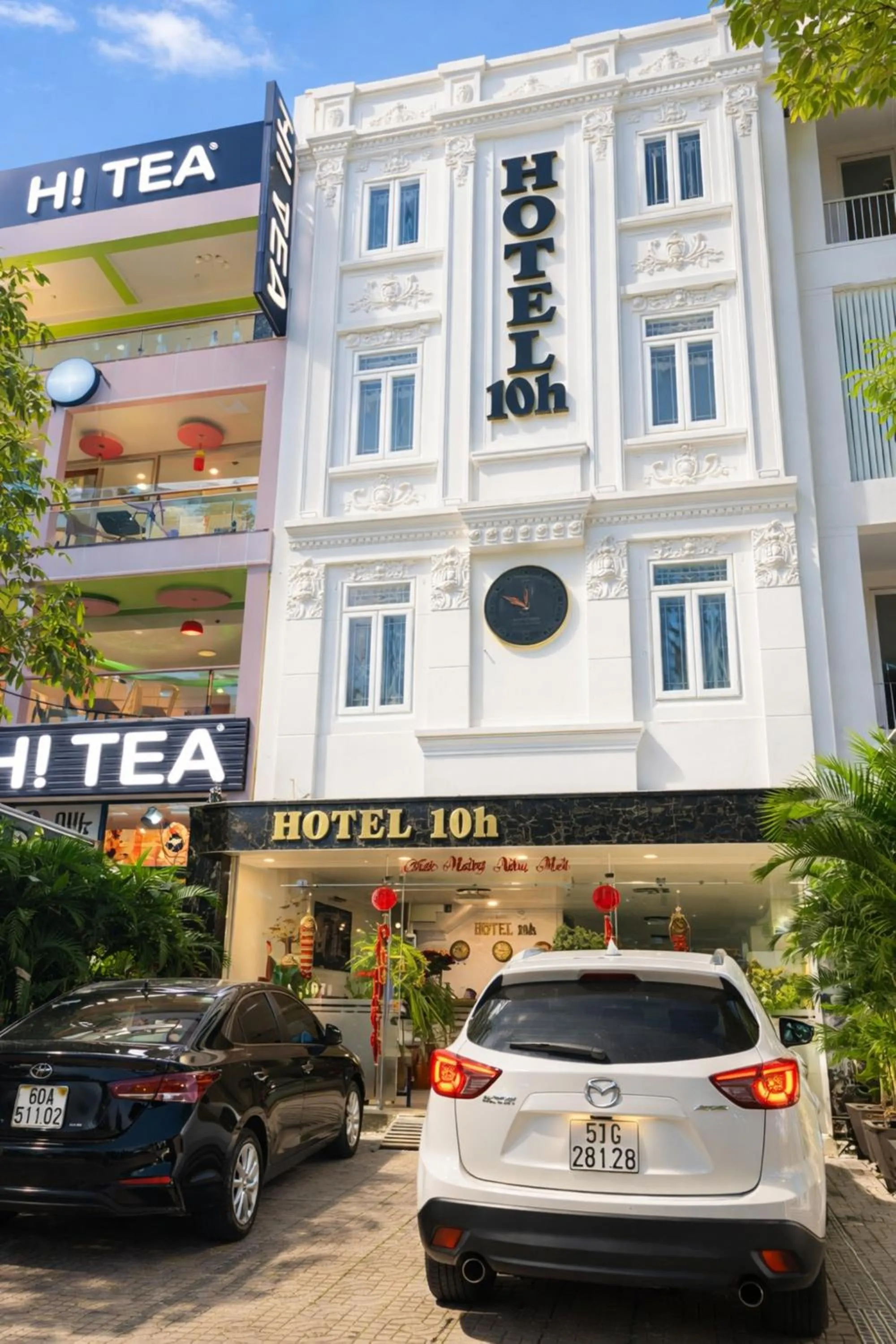 Property building in 10h Hotel