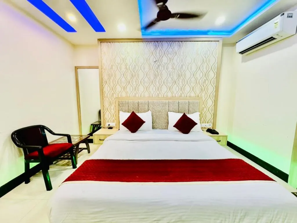Bed in Hotel Shankara Residency