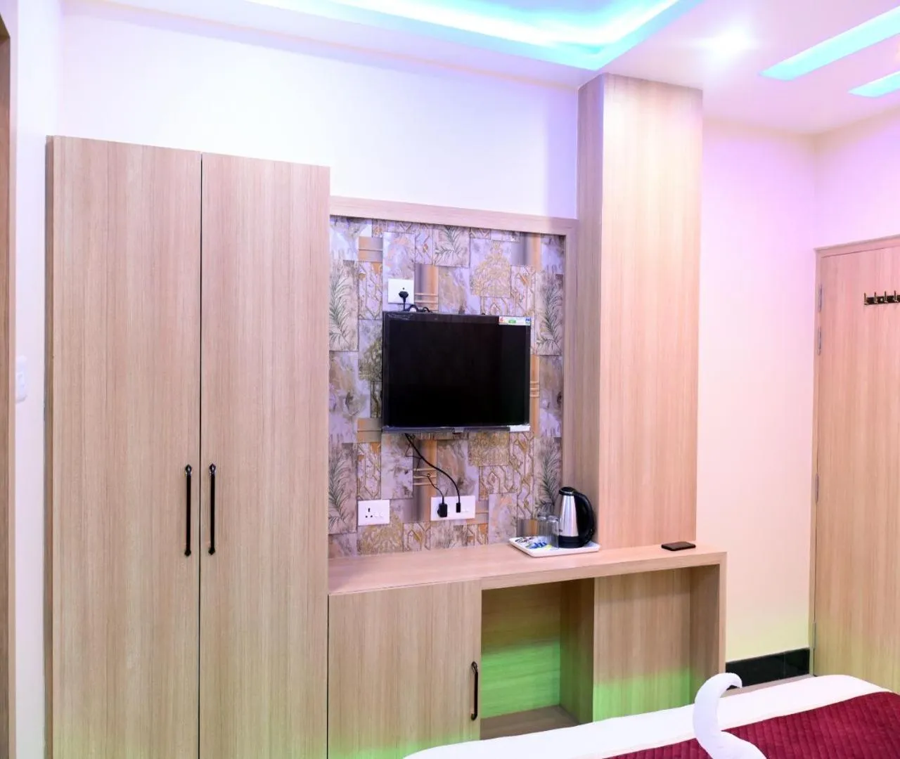 wardrobe, Bed in Hotel Shankara Residency