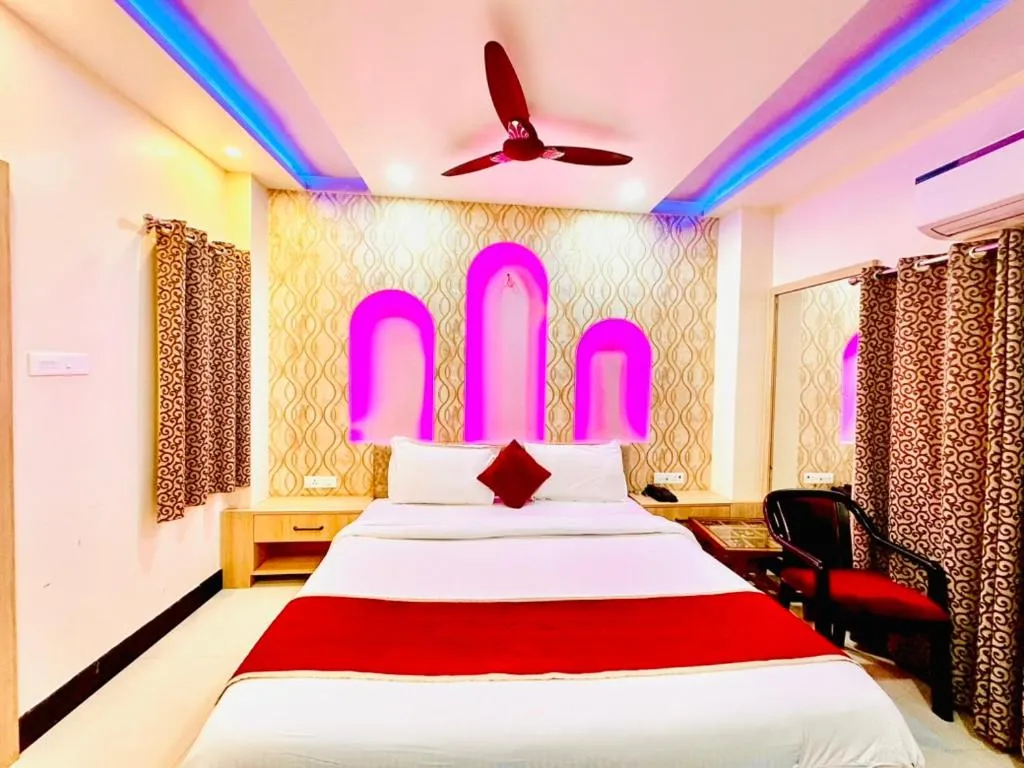 Photo of the whole room, Bed in Hotel Shankara Residency