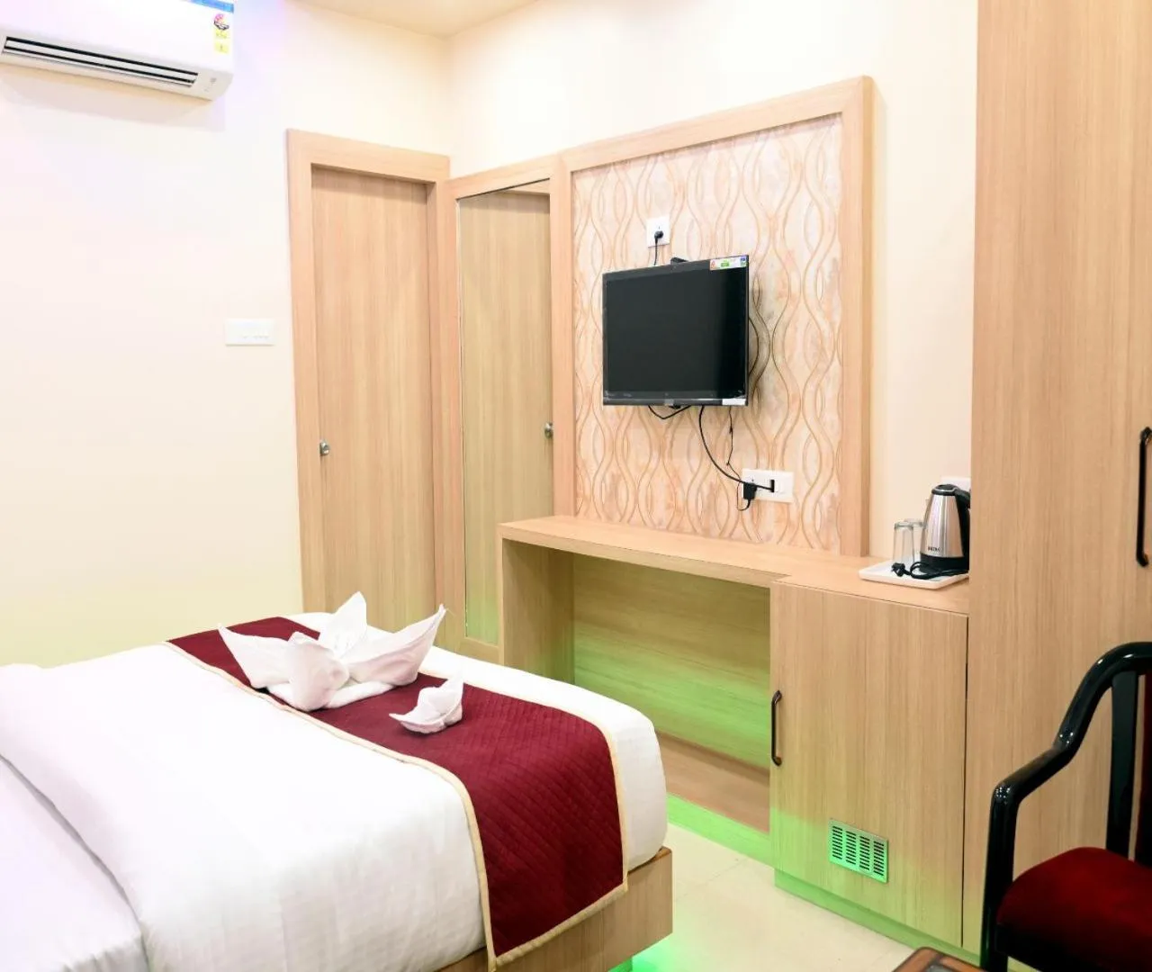 Bed in Hotel Shankara Residency
