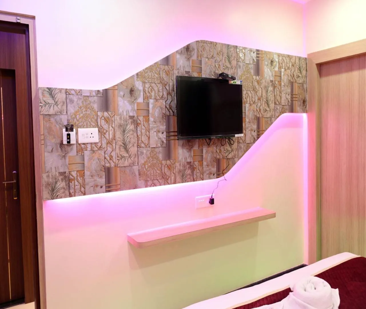 TV and multimedia in Hotel Shankara Residency