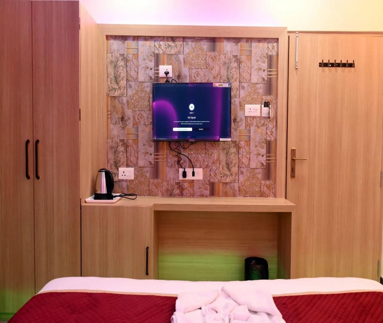 TV and multimedia, Bed in Hotel Shankara Residency