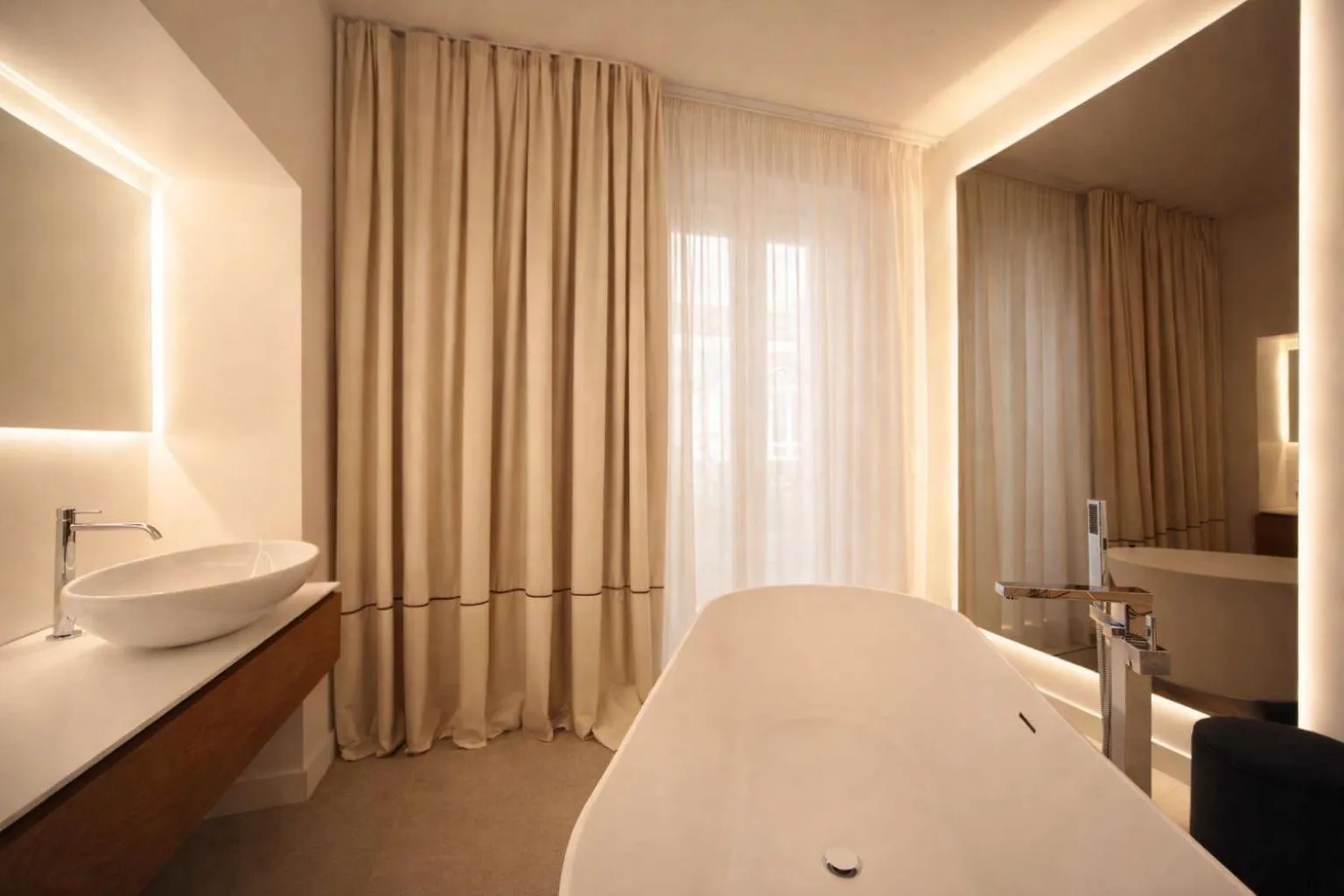 Bath, Bed in Mamalu - Corso Umberto 35 - Studios and Suites