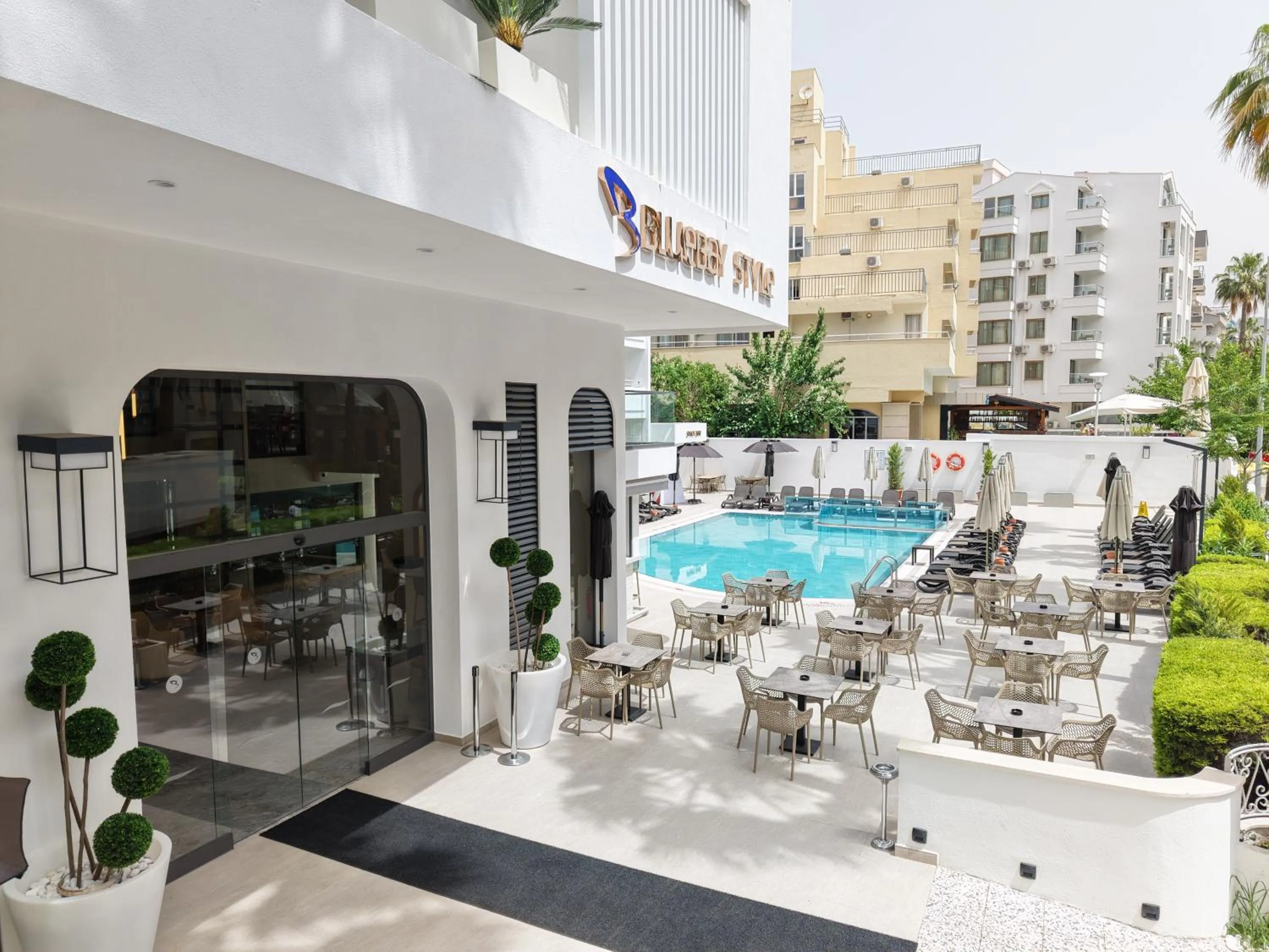 Swimming pool in Blue Bay Style