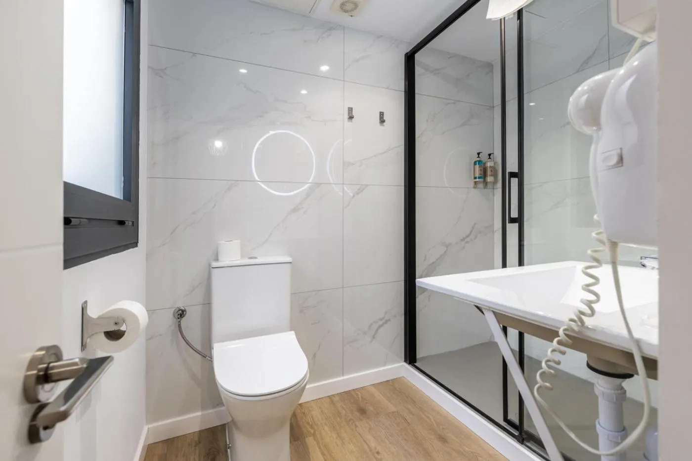 Shower in Regina Selfcheck-in Smart Rooms