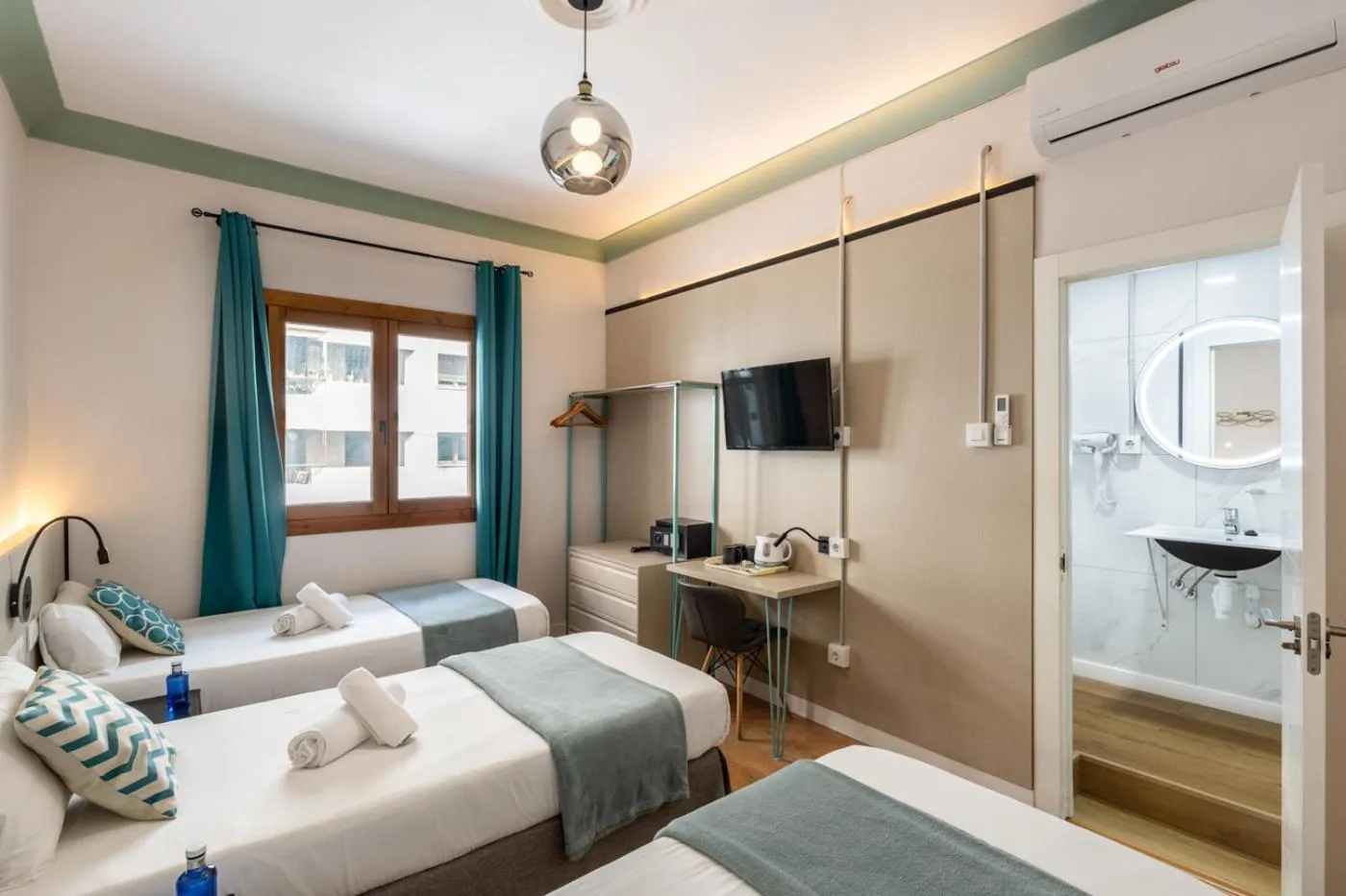 Bed in Regina Selfcheck-in Smart Rooms