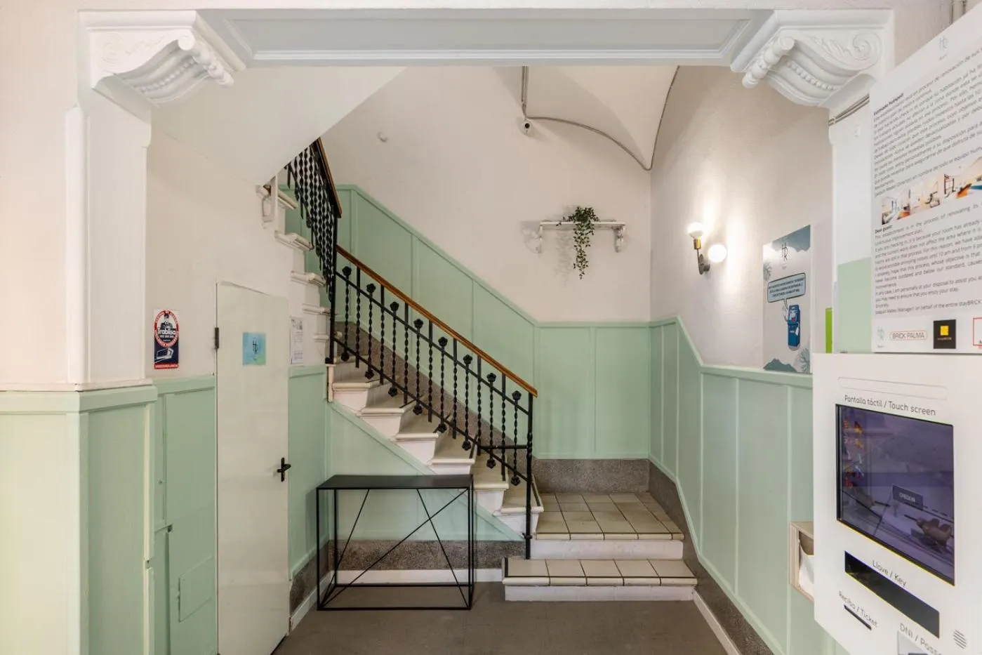 Lobby or reception in Regina Selfcheck-in Smart Rooms