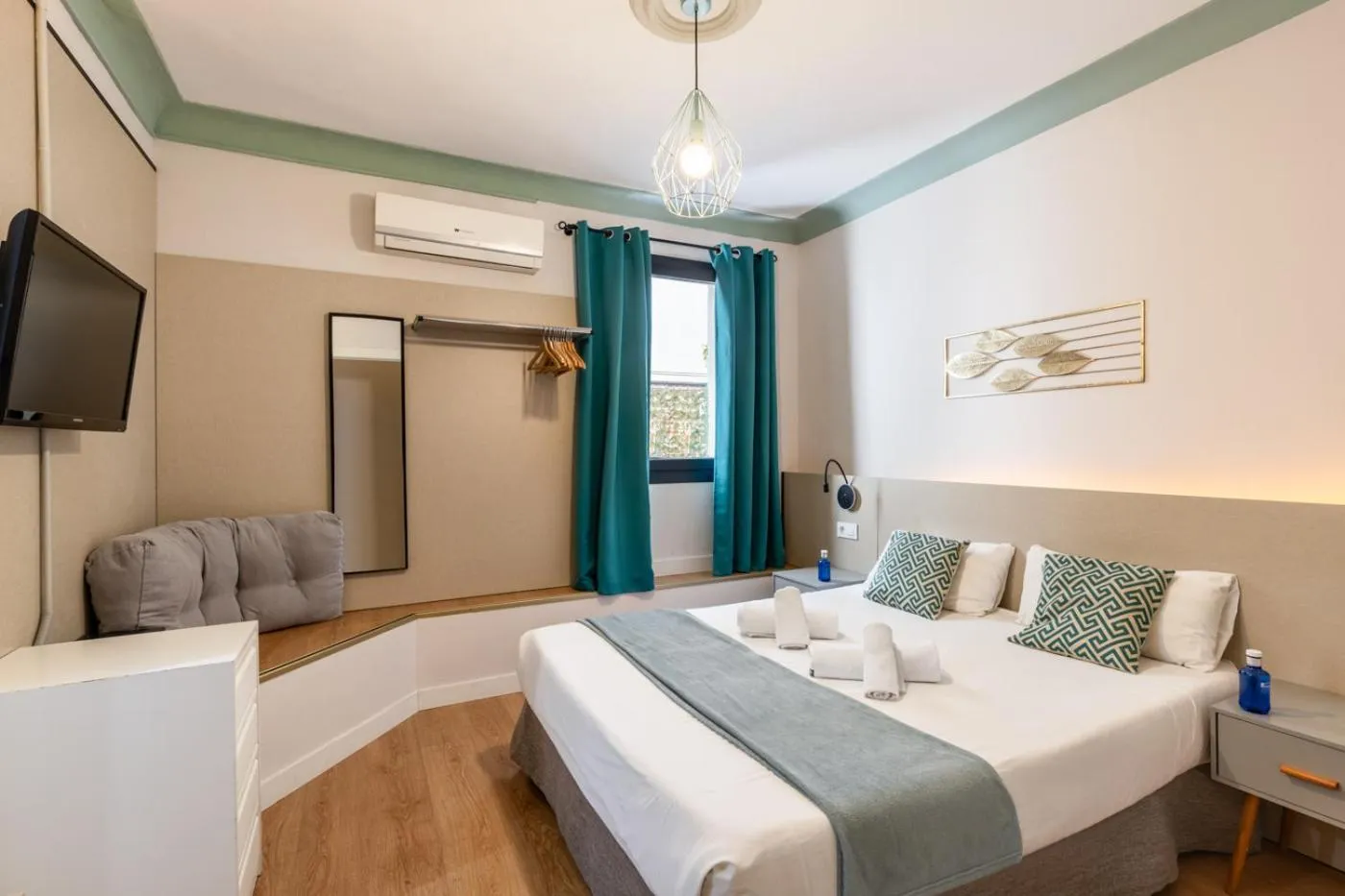 Bed in Regina Selfcheck-in Smart Rooms