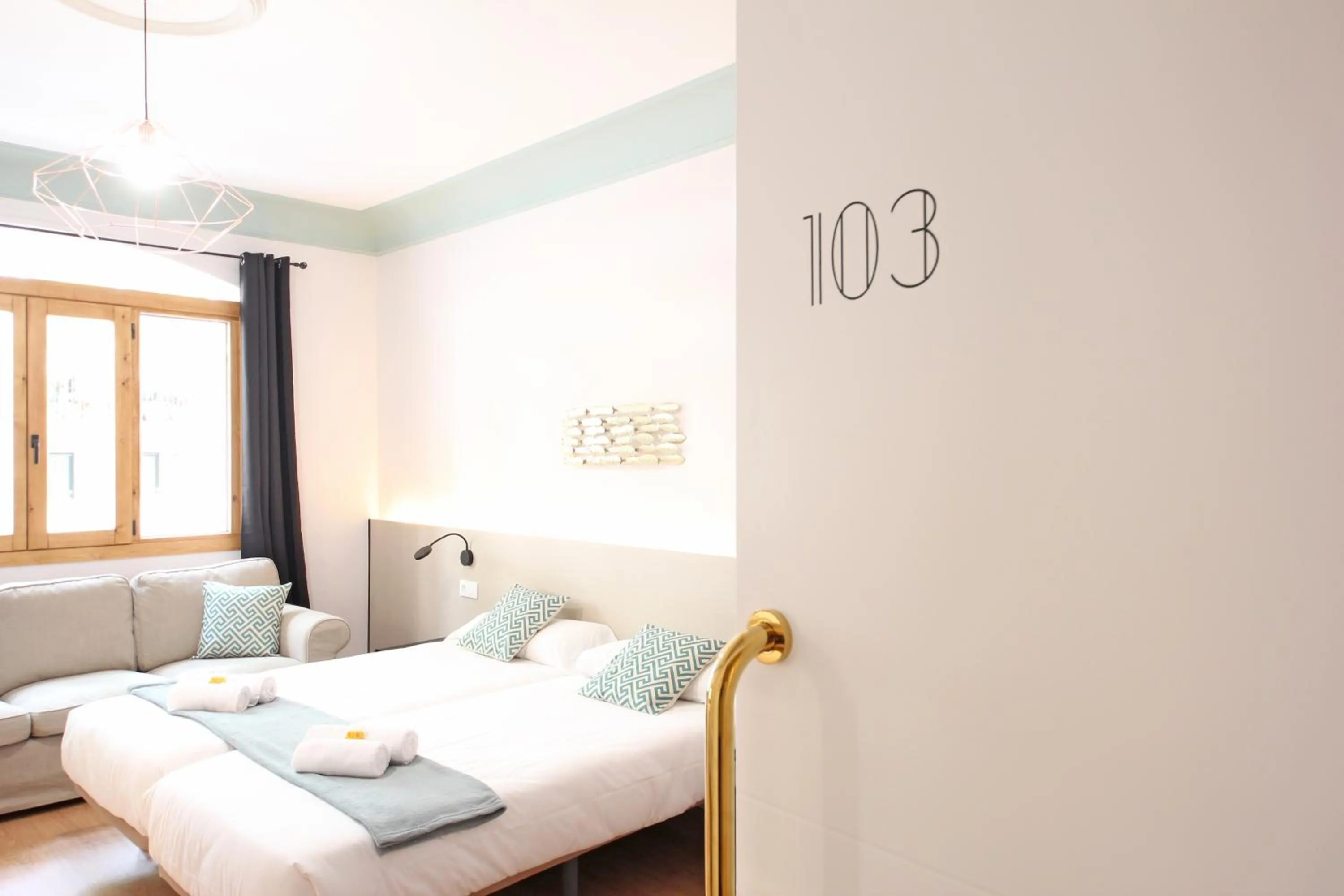 Bed in Regina Selfcheck-in Smart Rooms