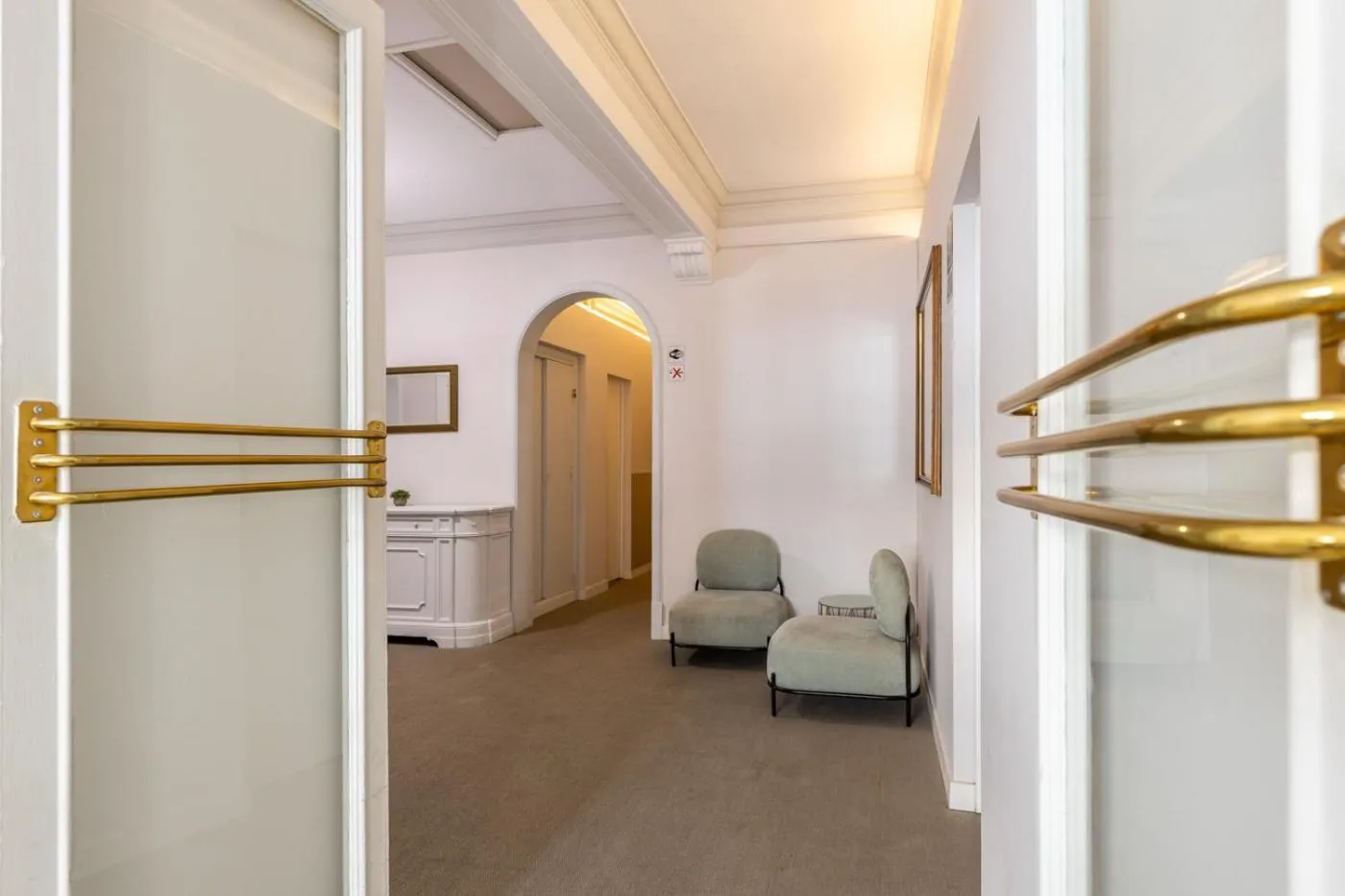 Area and facilities in Regina Selfcheck-in Smart Rooms