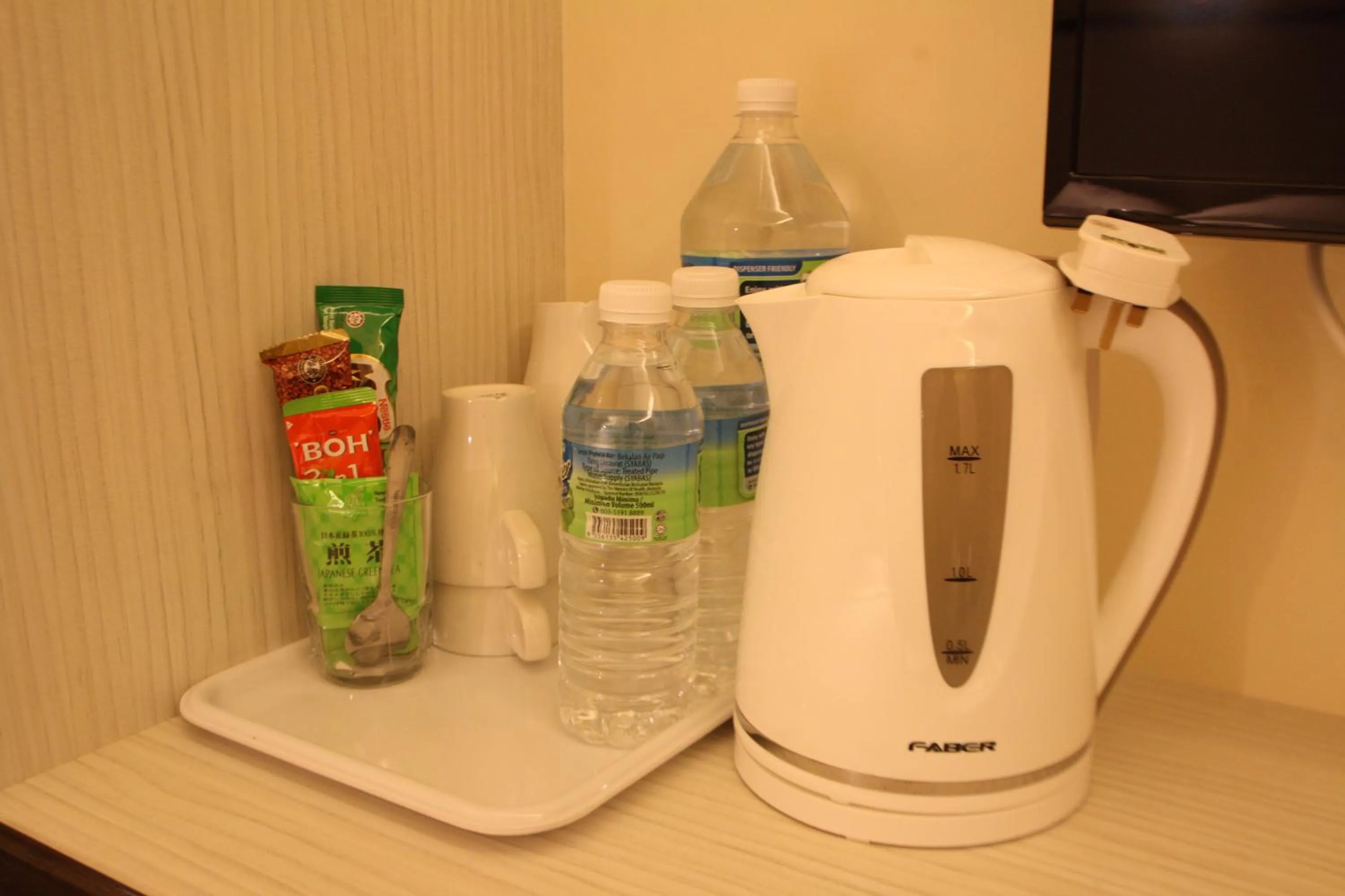 Coffee/tea facilities in Shamrock Guest House II