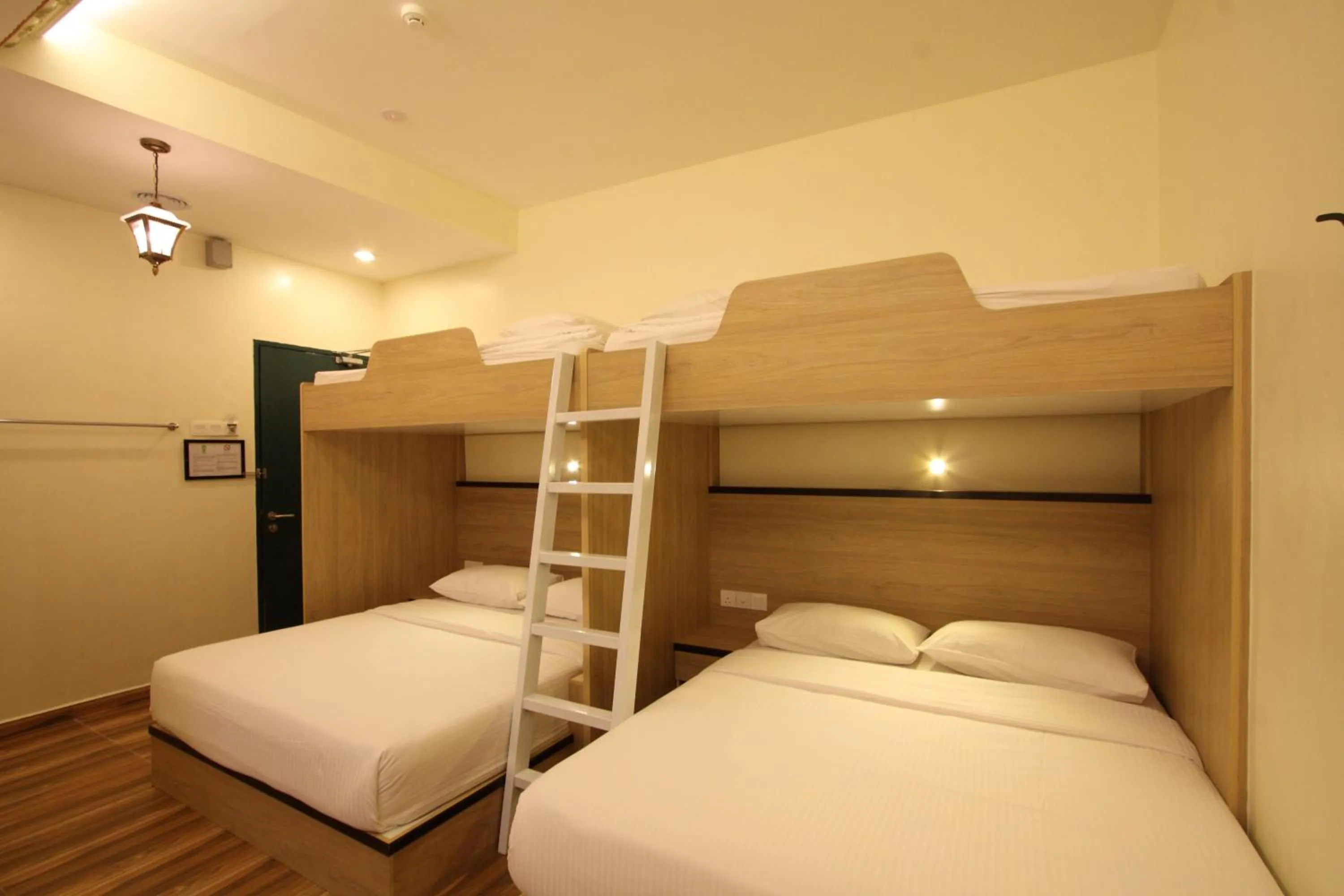 Photo of the whole room, Bed in Shamrock Guest House II