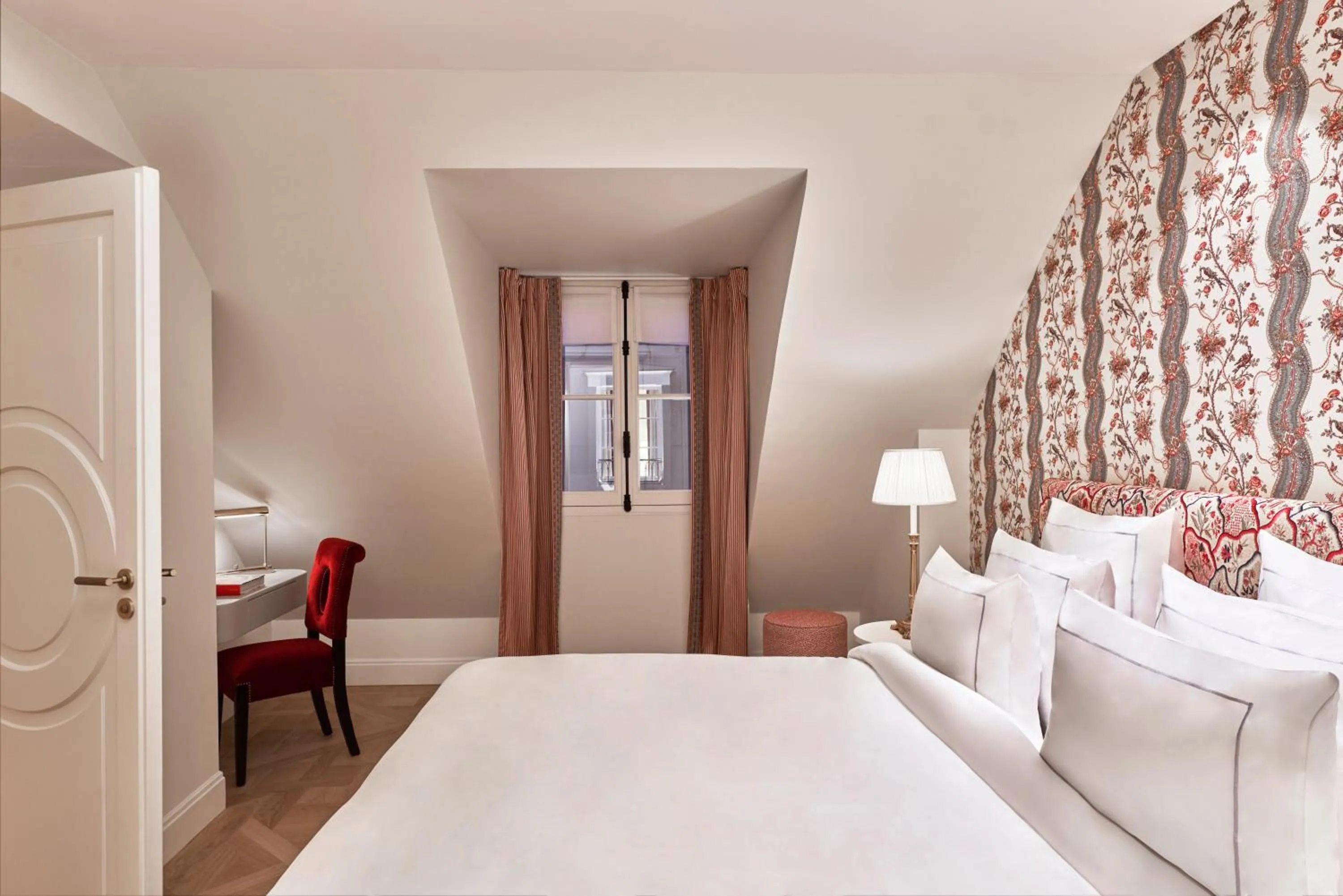 Photo of the whole room, Bed in Maison Barrière Vendôme