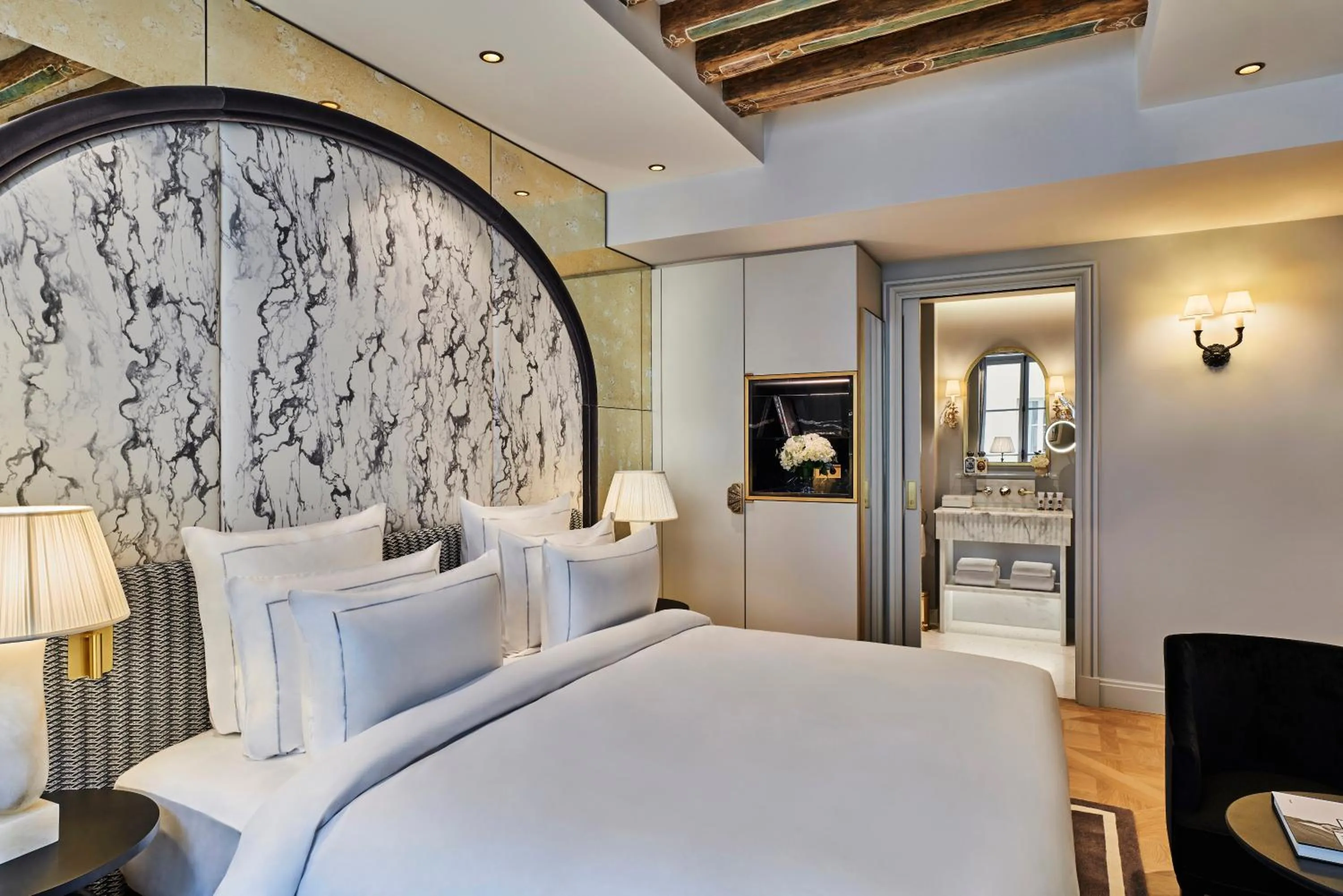 Bed in Maison Barrière Vendôme