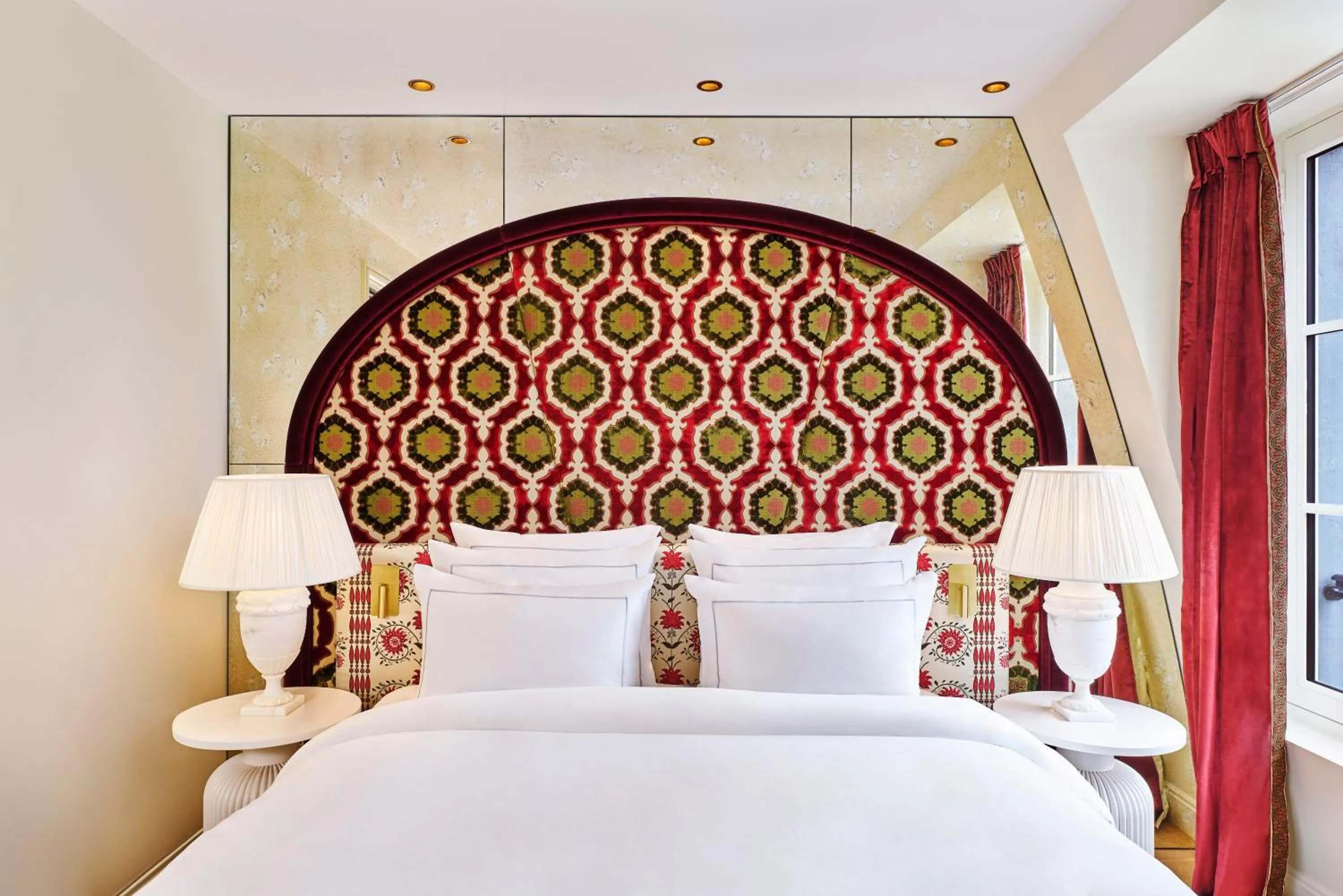 Bed in Maison Barrière Vendôme