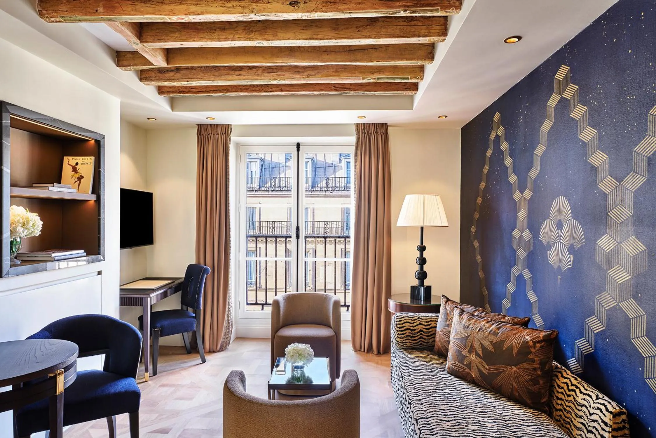 Living room, Bed in Maison Barrière Vendôme