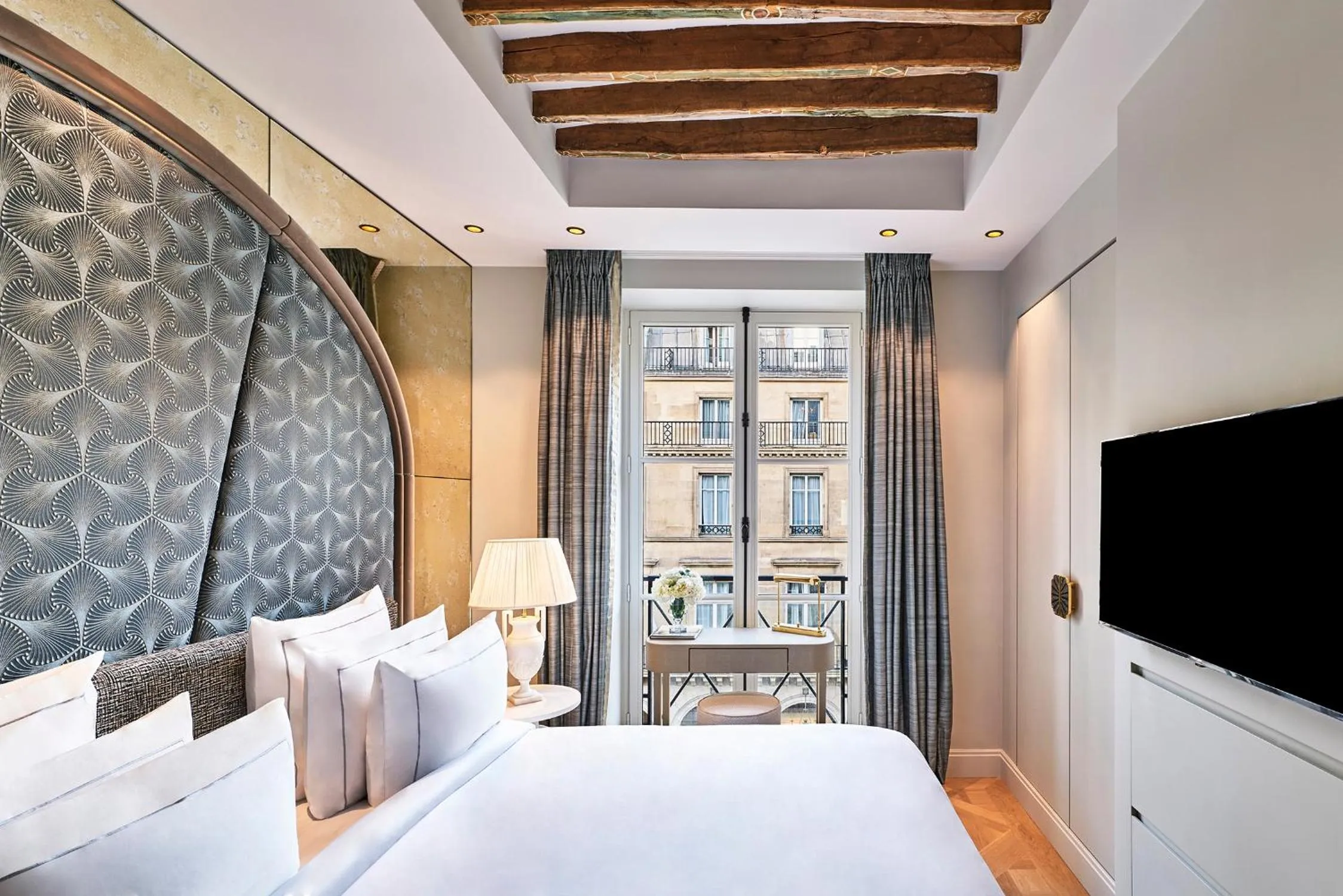 Photo of the whole room, Bed in Maison Barrière Vendôme