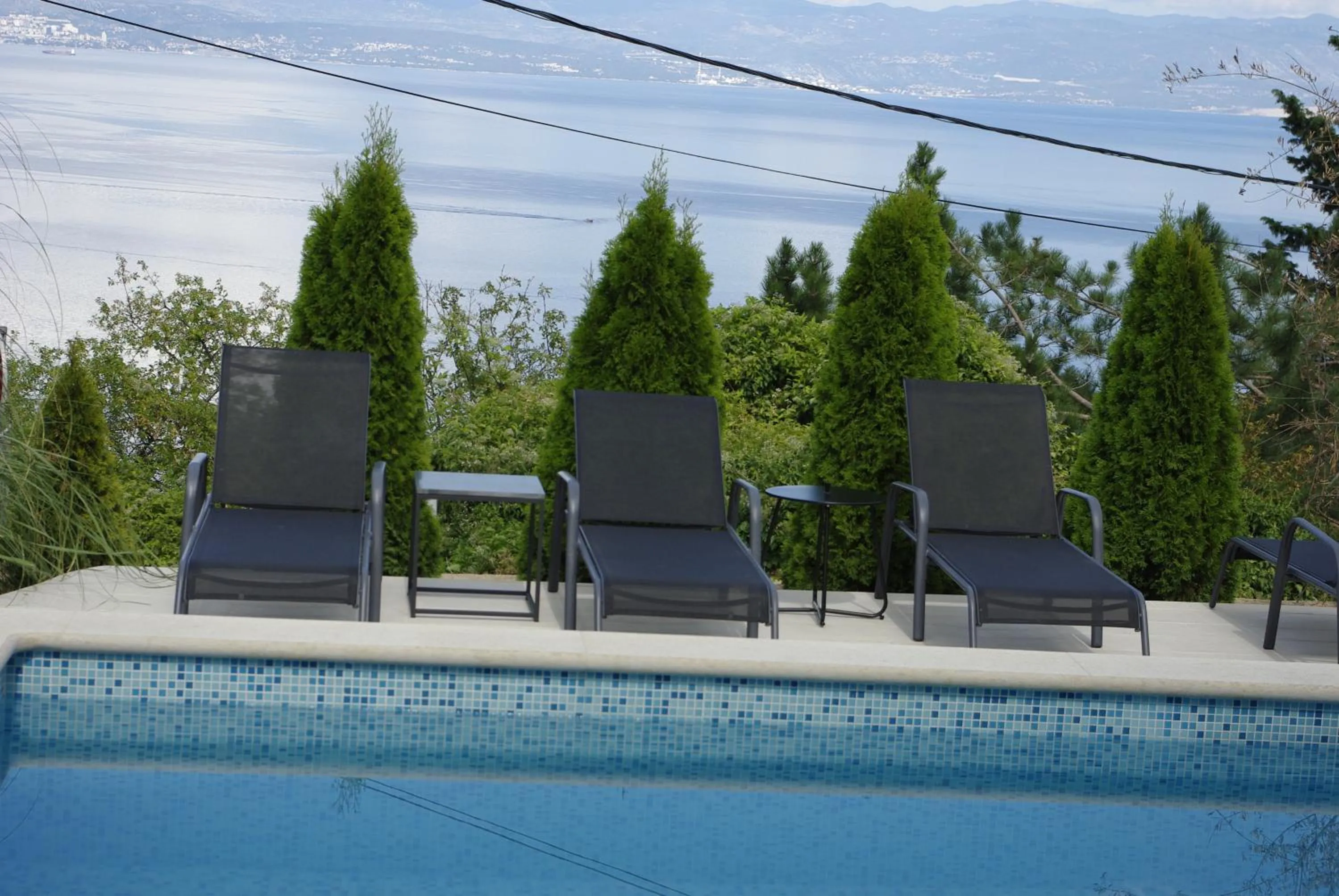 Pool view in Apartment Selce Kala