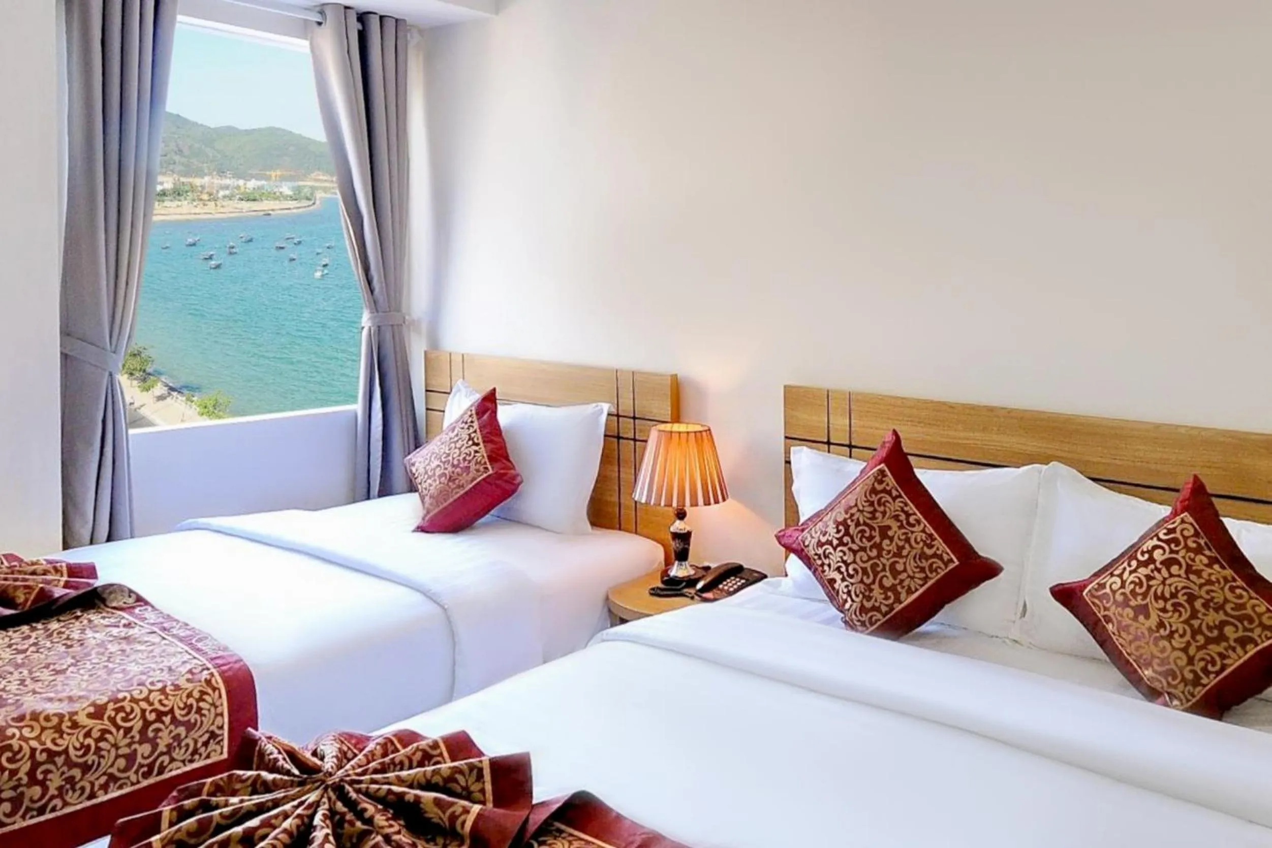 Bed in May Ngu Sac - Iridescent Clouds Hotel