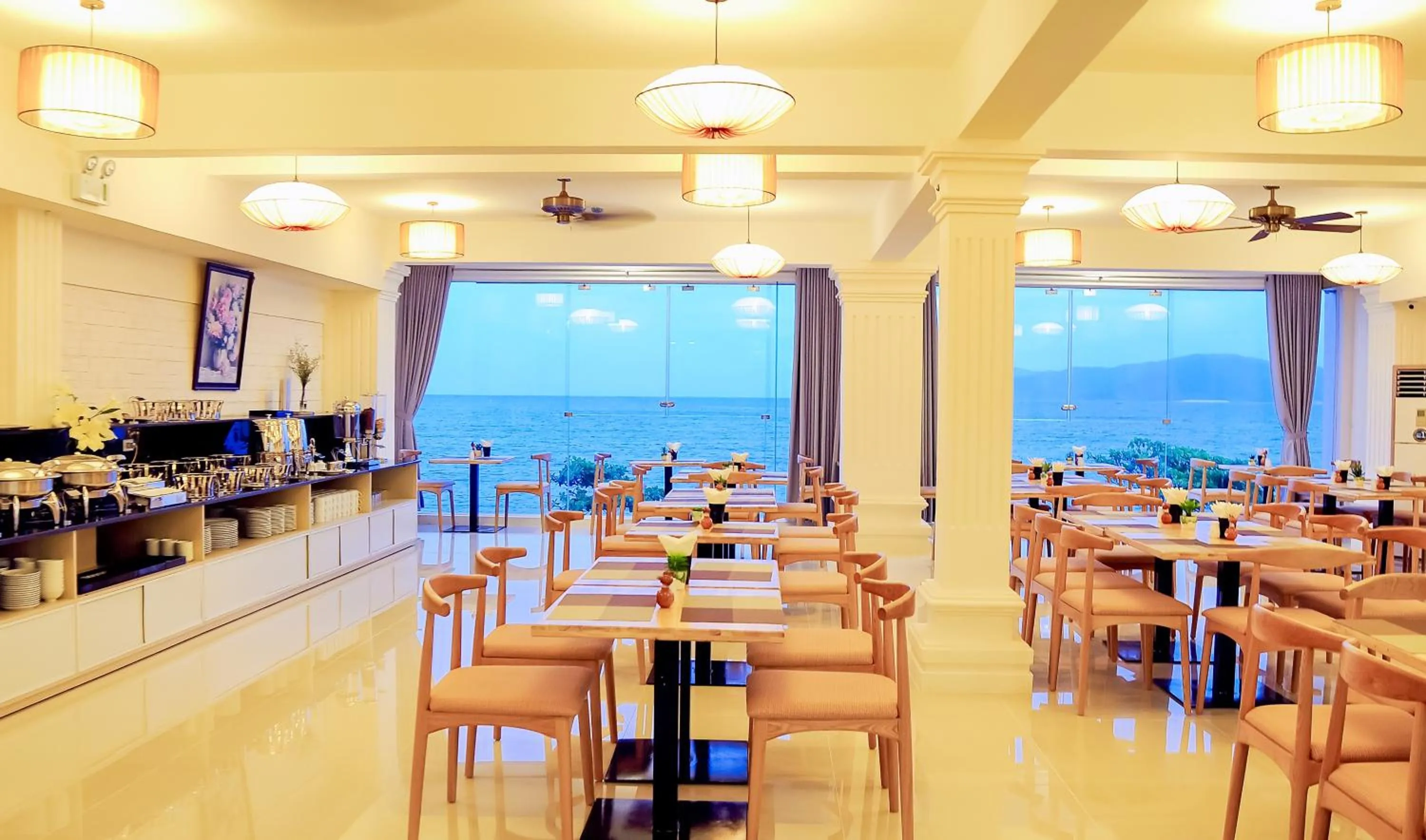 Restaurant/places to eat in May Ngu Sac - Iridescent Clouds Hotel