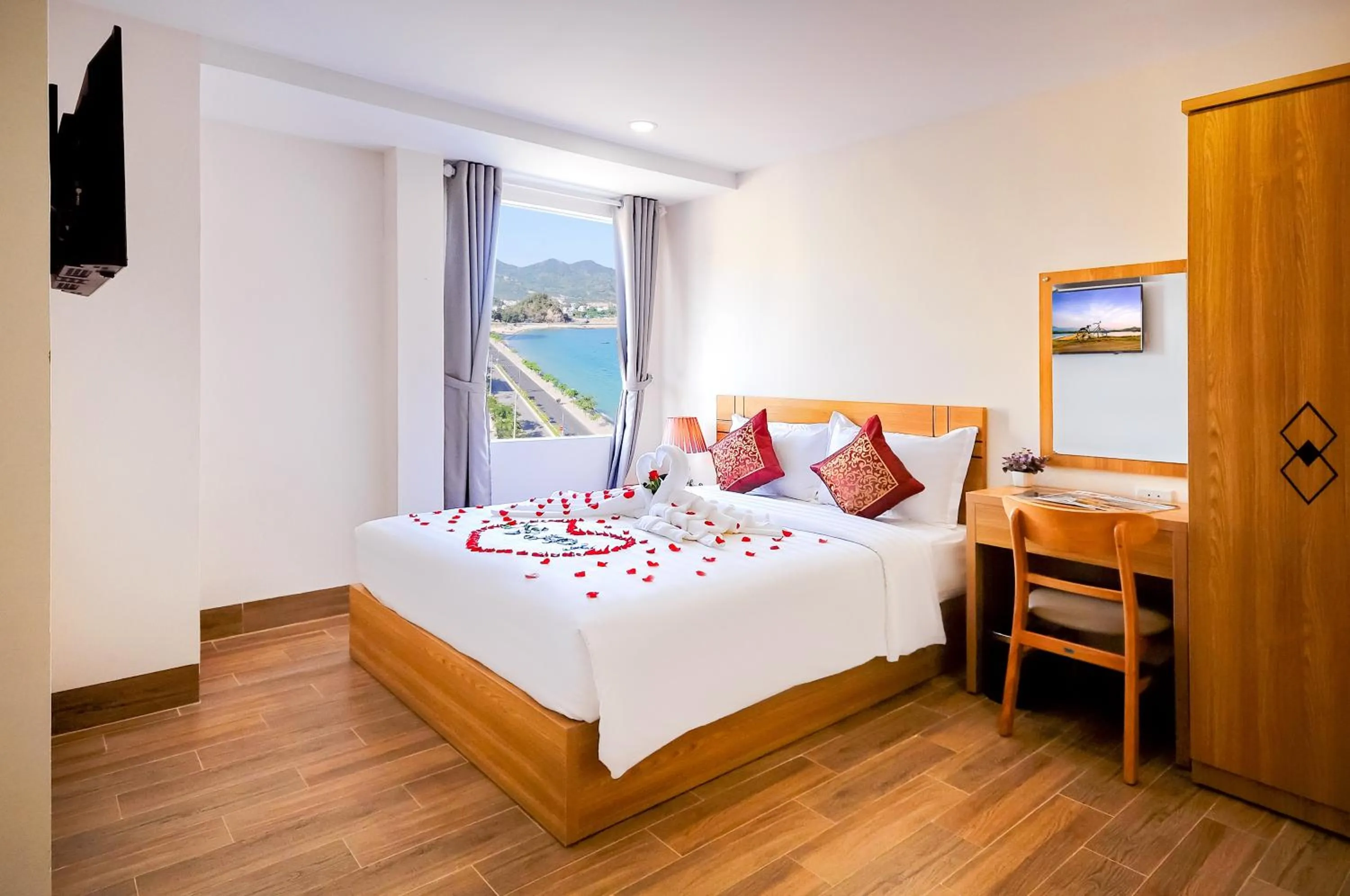 Bed in May Ngu Sac - Iridescent Clouds Hotel