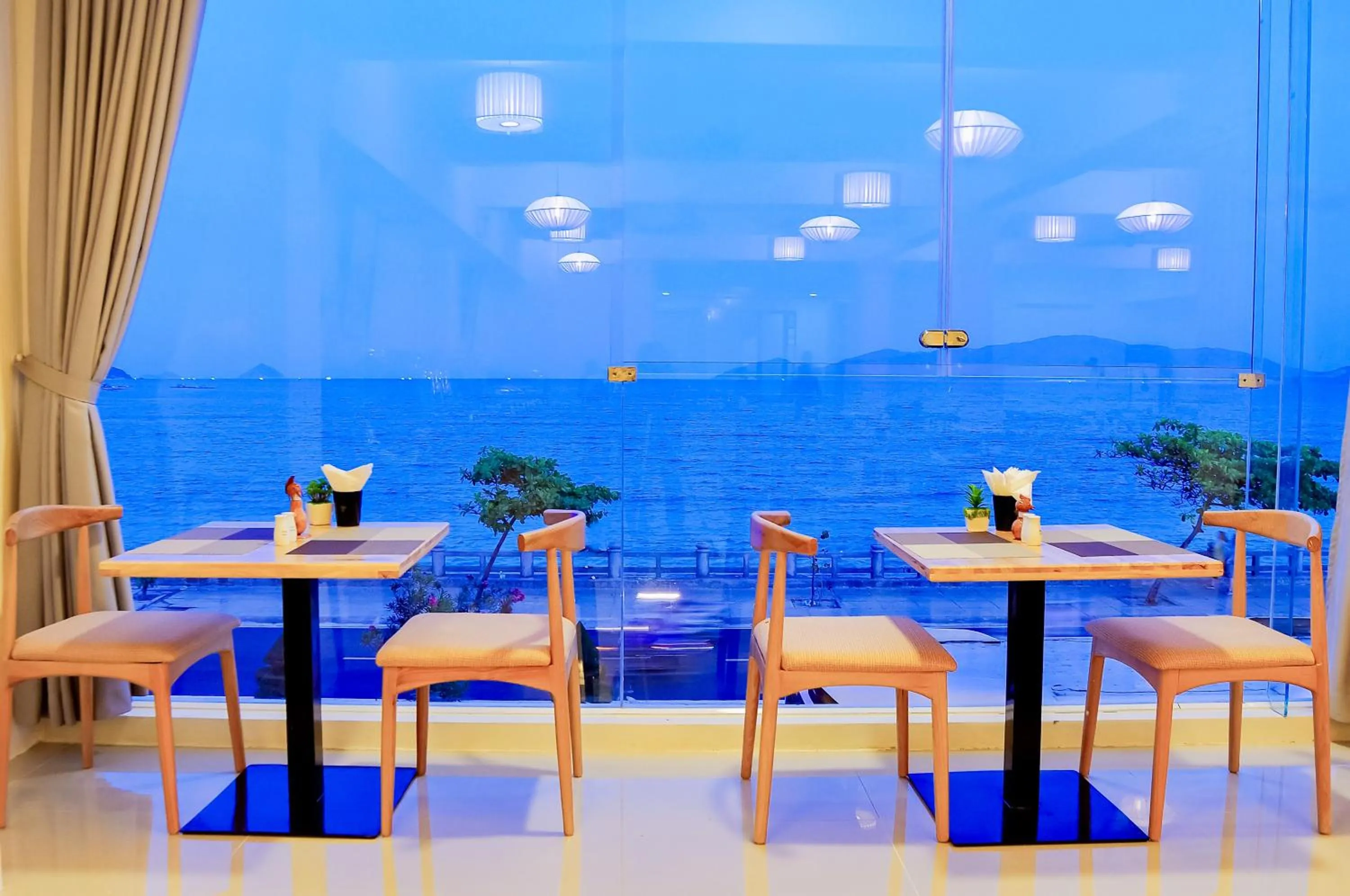 Restaurant/places to eat in May Ngu Sac - Iridescent Clouds Hotel