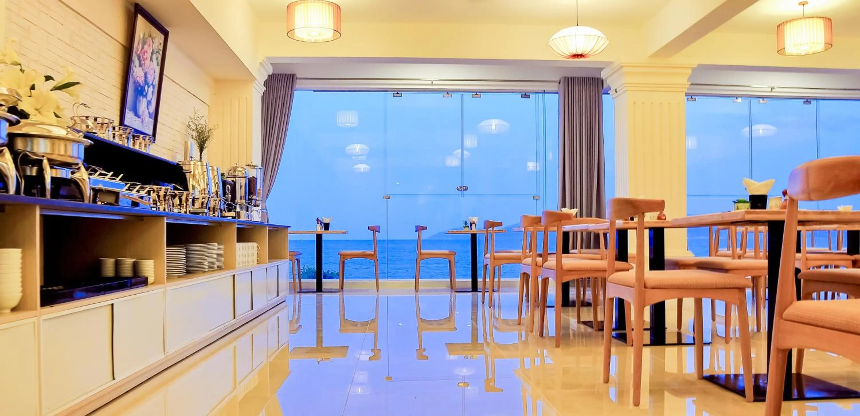 Restaurant/places to eat in May Ngu Sac - Iridescent Clouds Hotel