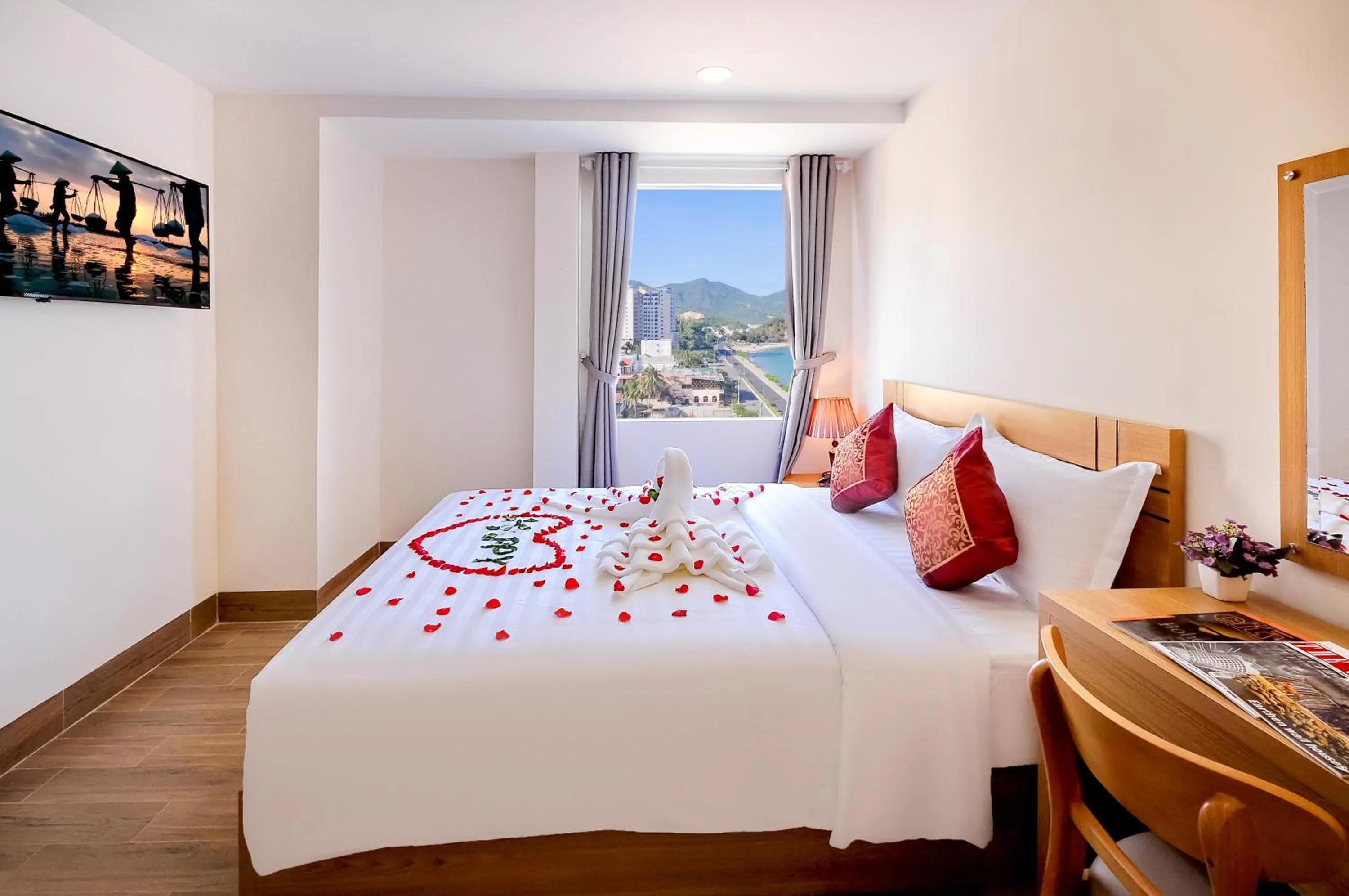 Bed in May Ngu Sac - Iridescent Clouds Hotel