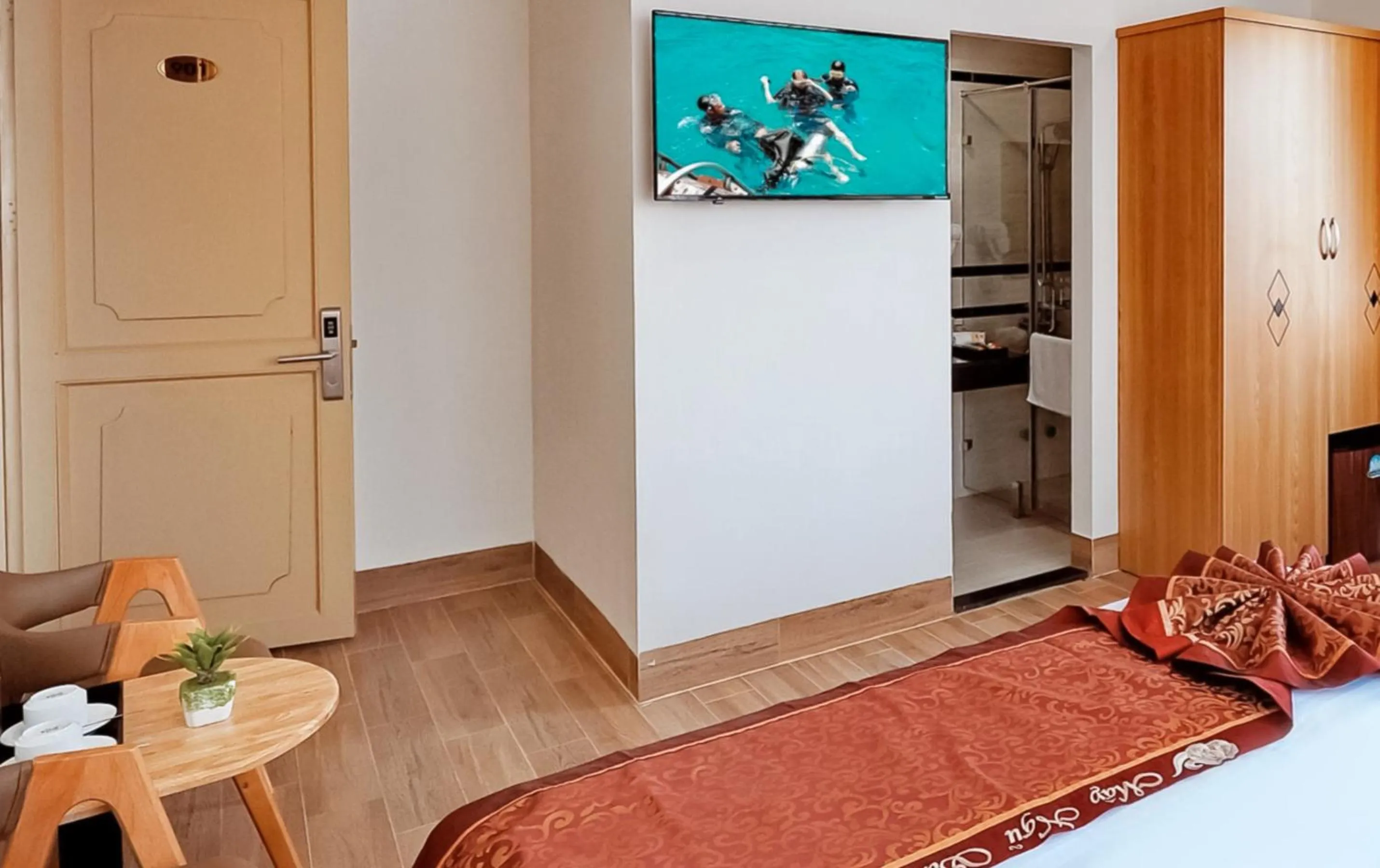 Bed in May Ngu Sac - Iridescent Clouds Hotel