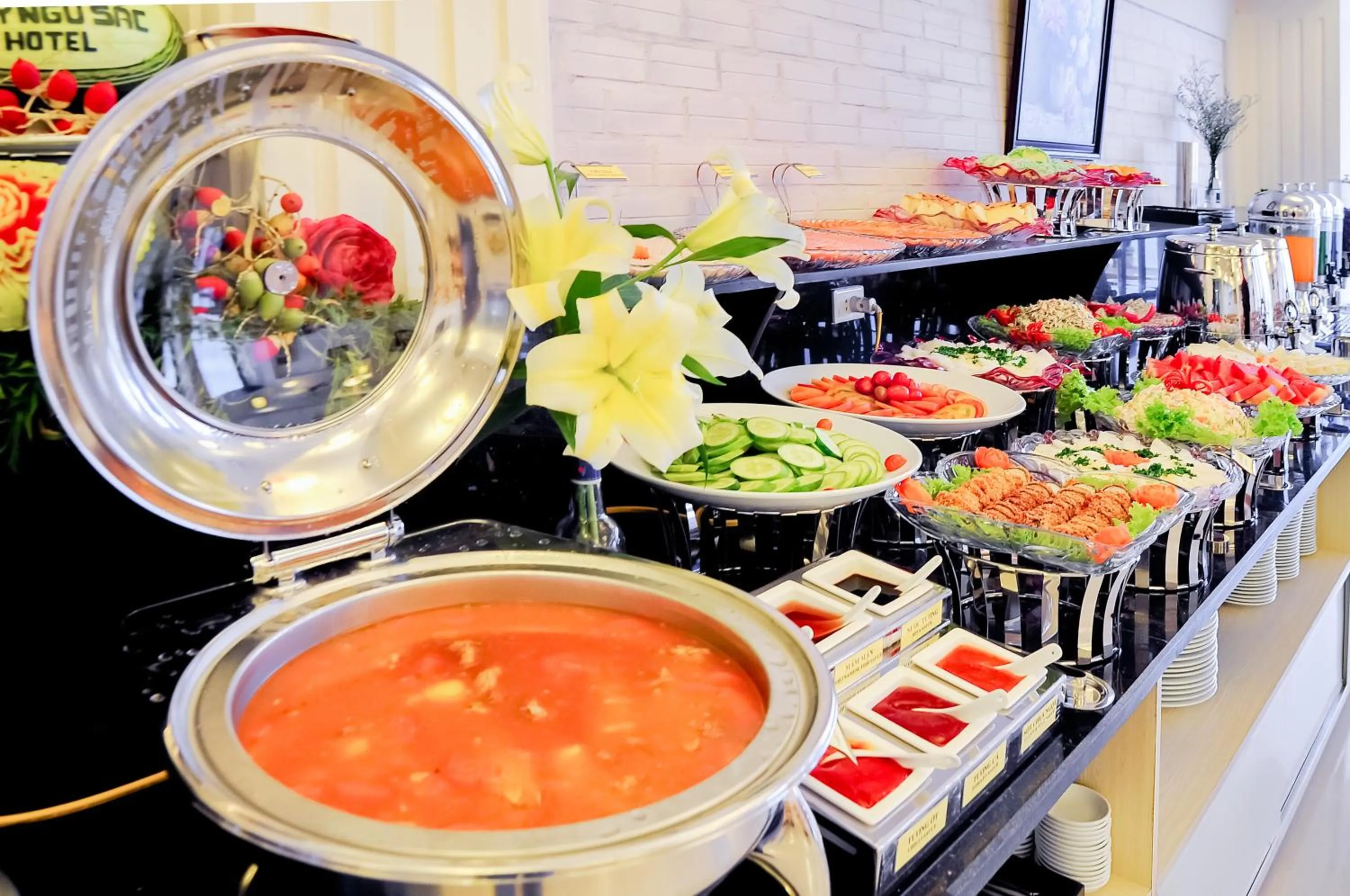 Food and drinks in May Ngu Sac - Iridescent Clouds Hotel