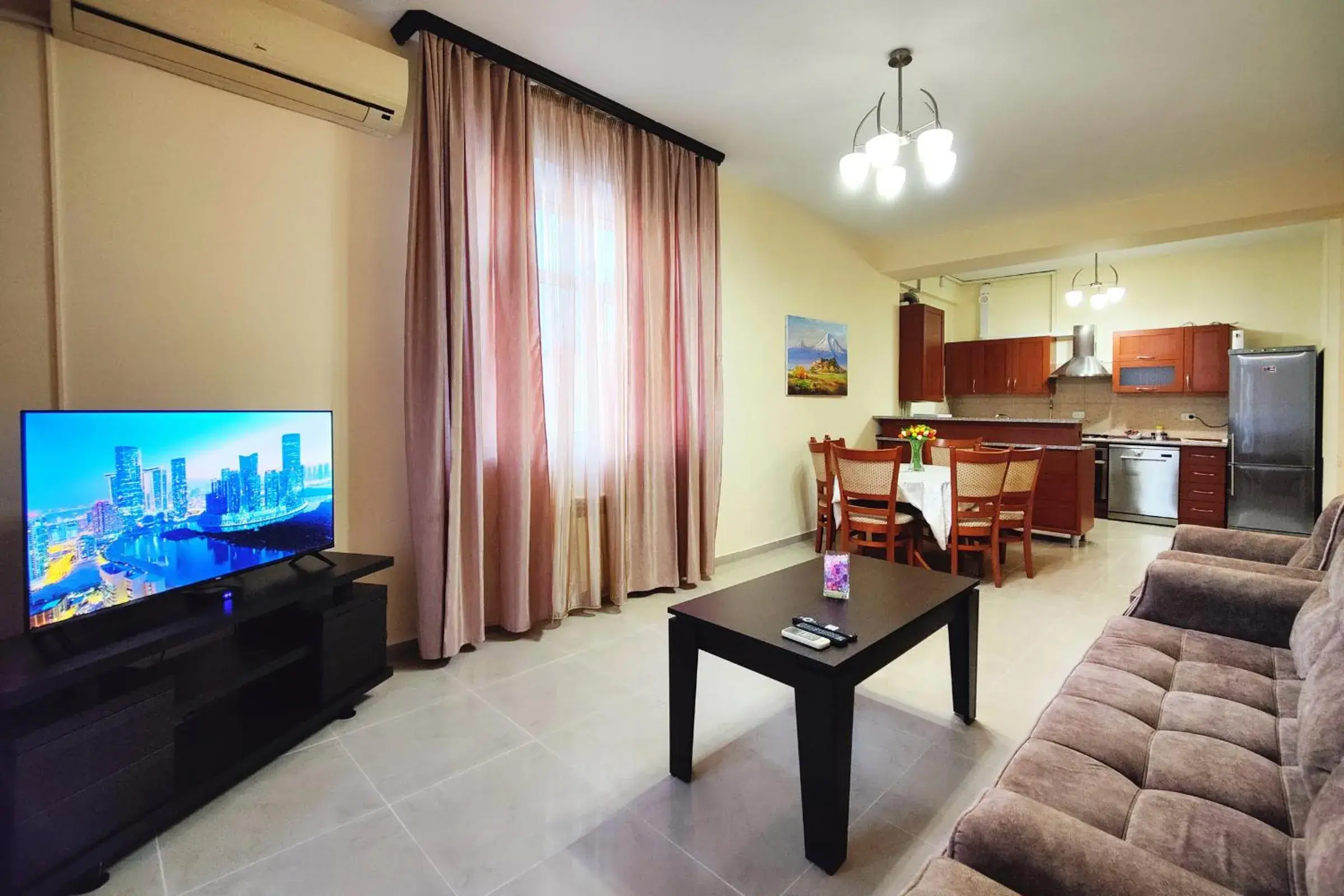 3 Bedroom Apartment in Homey Residence 3 Bedroom Apartment in Homey Residence