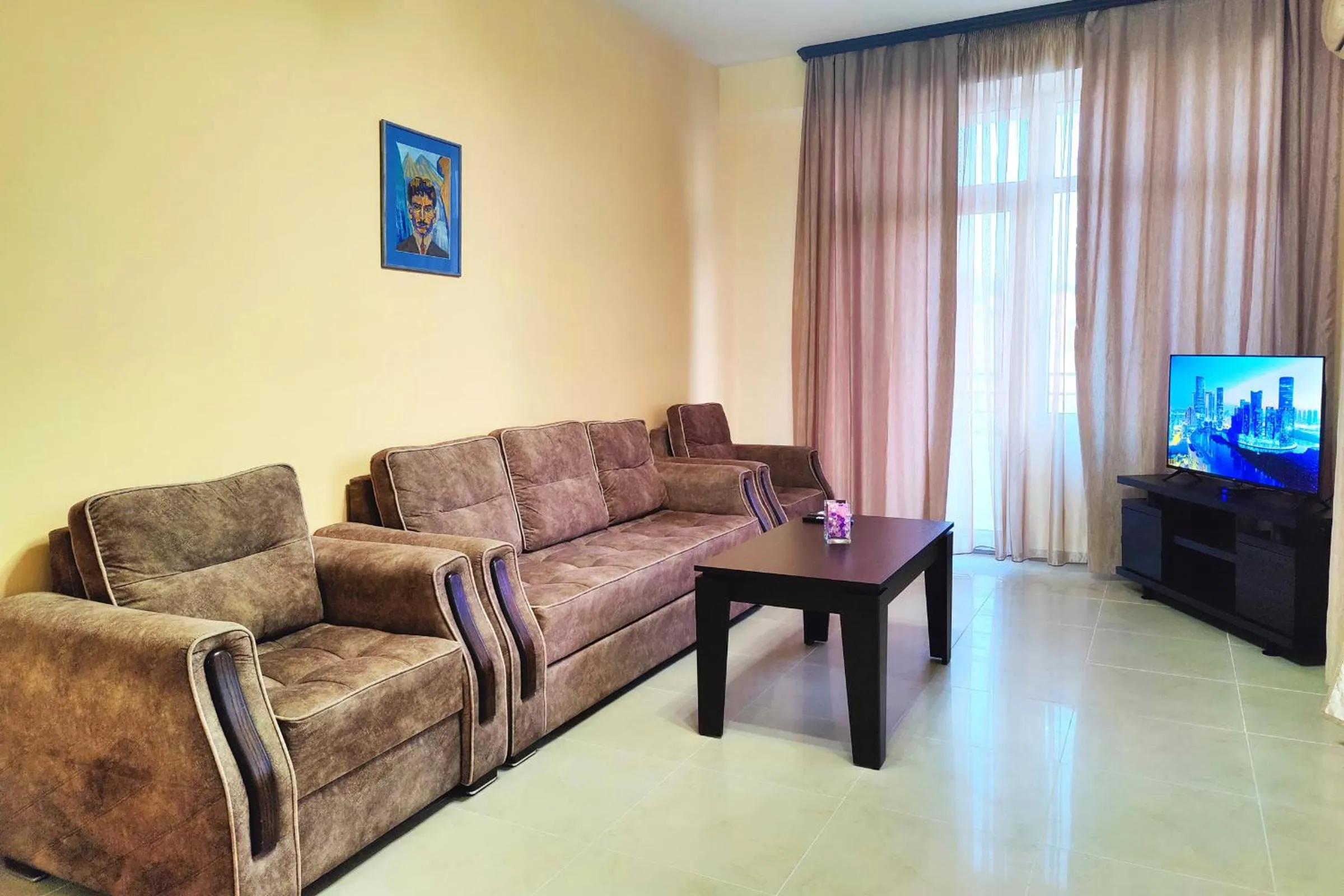 3 Bedroom Apartment in Homey Residence