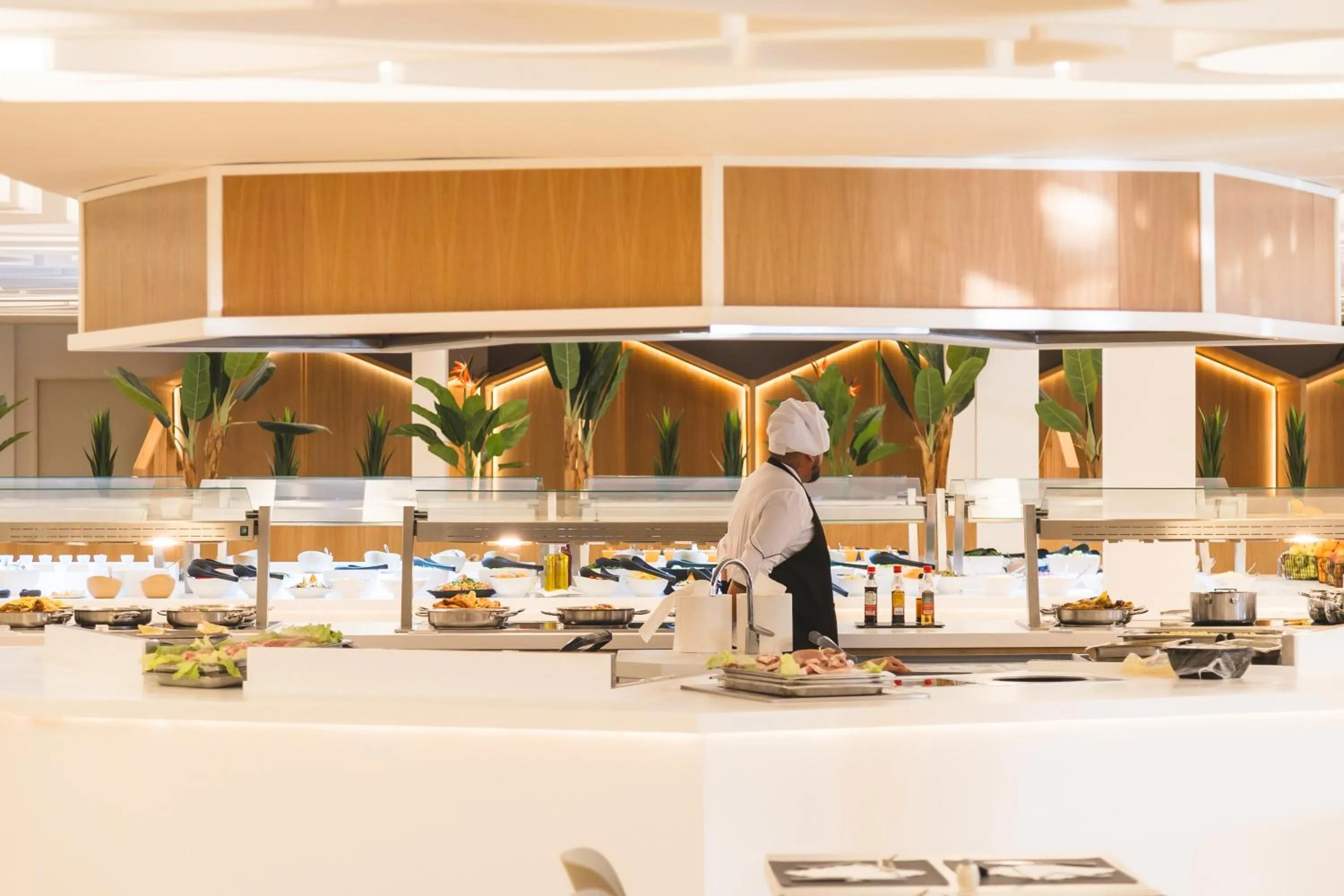 Restaurant/places to eat in Club Hotel Aguamarina