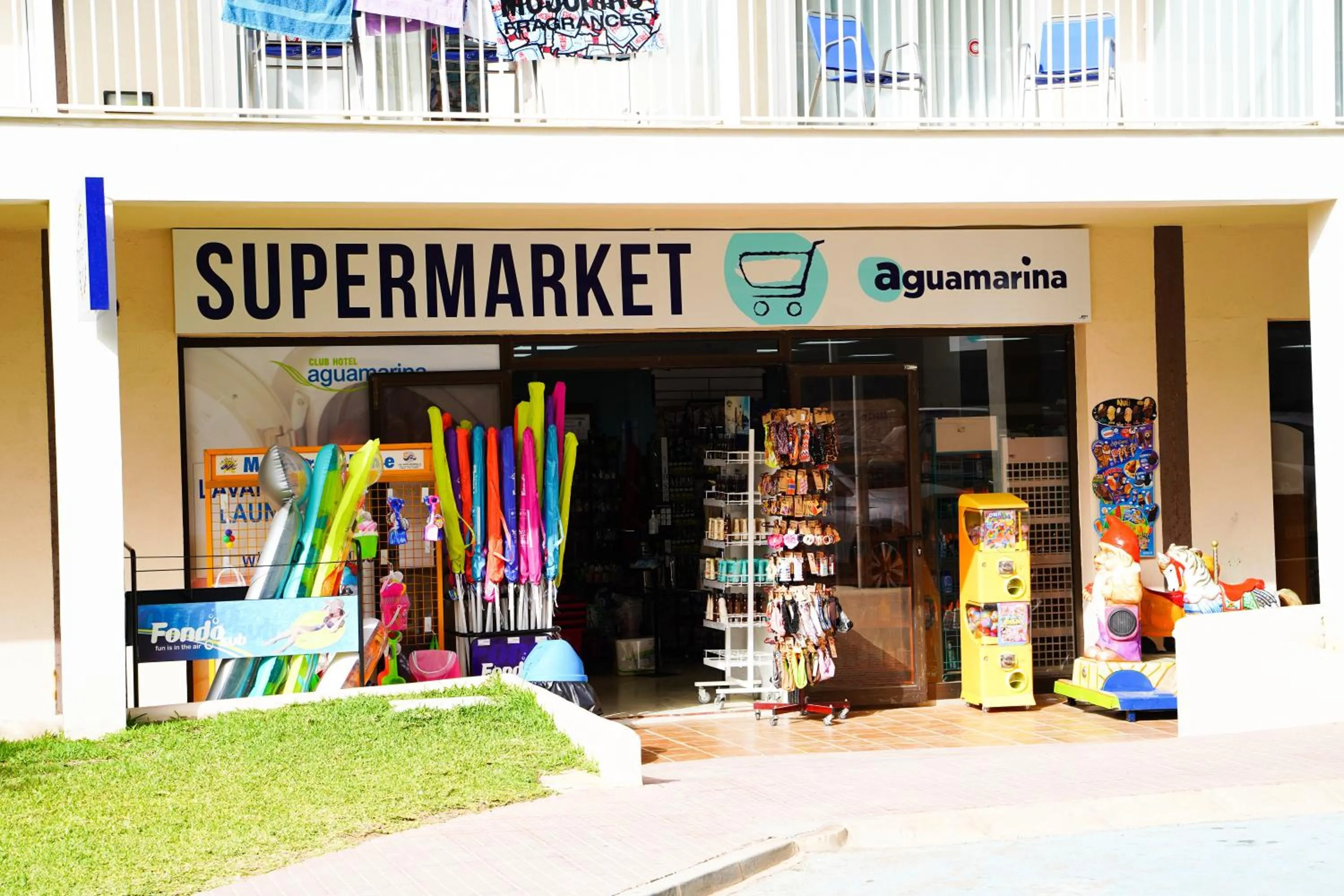On-site shops in Club Hotel Aguamarina