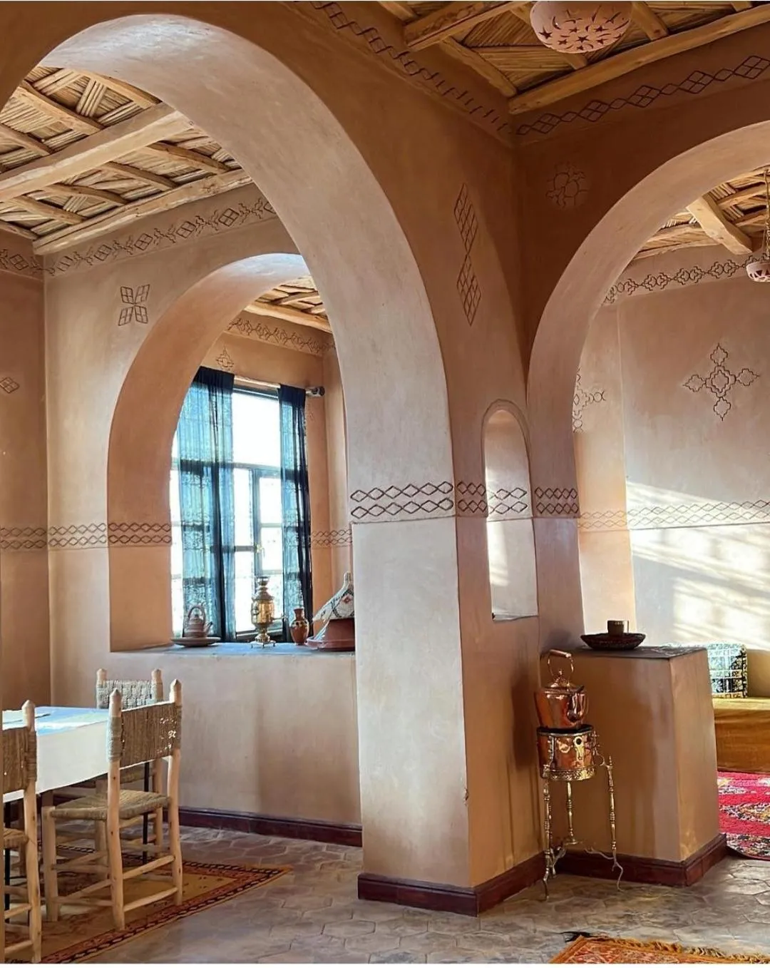 Restaurant/places to eat in Kasbah Ennakb