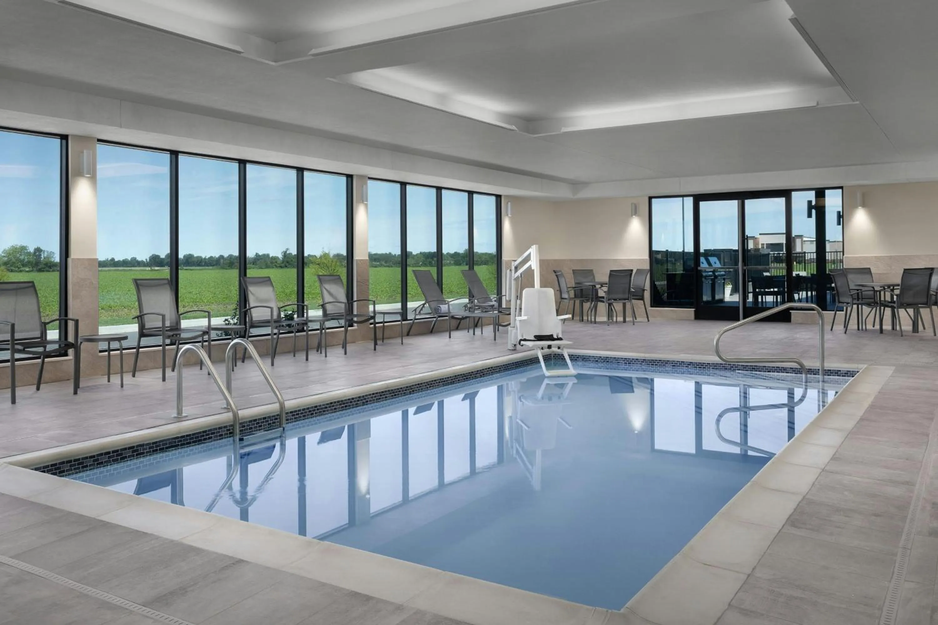 Swimming pool in Fairfield by Marriott Inn & Suites Sikeston