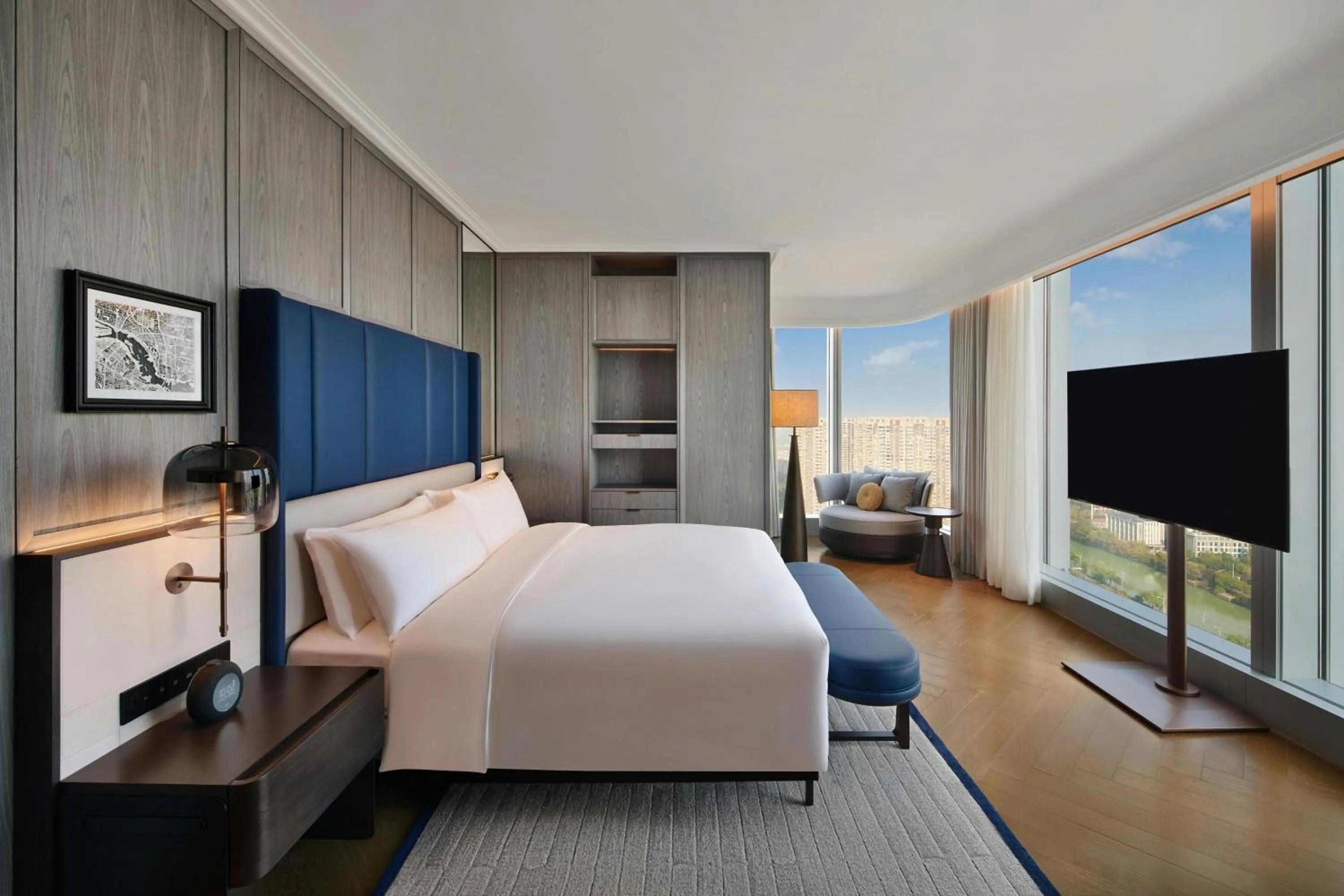 Photo of the whole room, Bed in Le Meridien Nantong