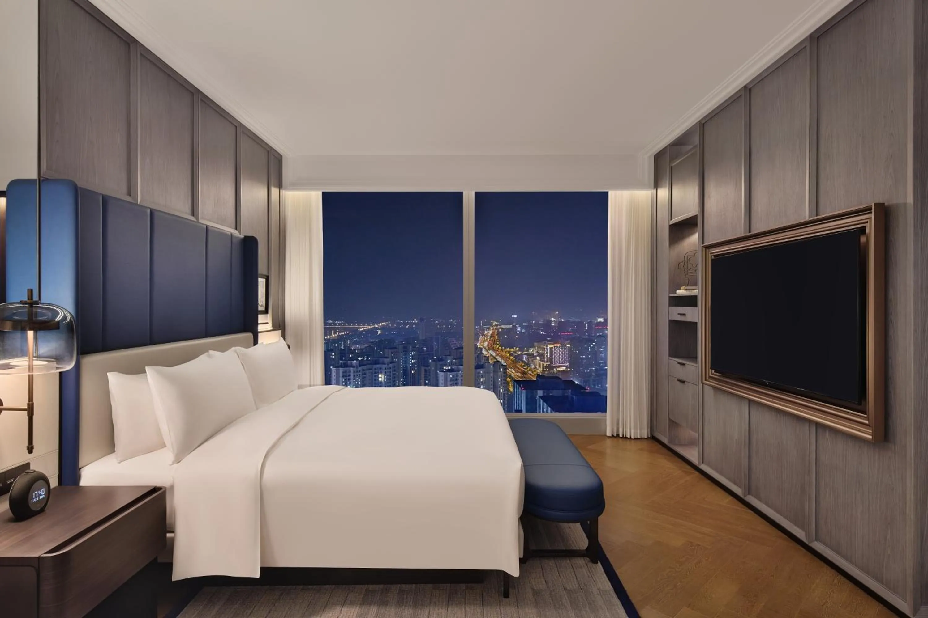 Bed in Le Meridien Nantong