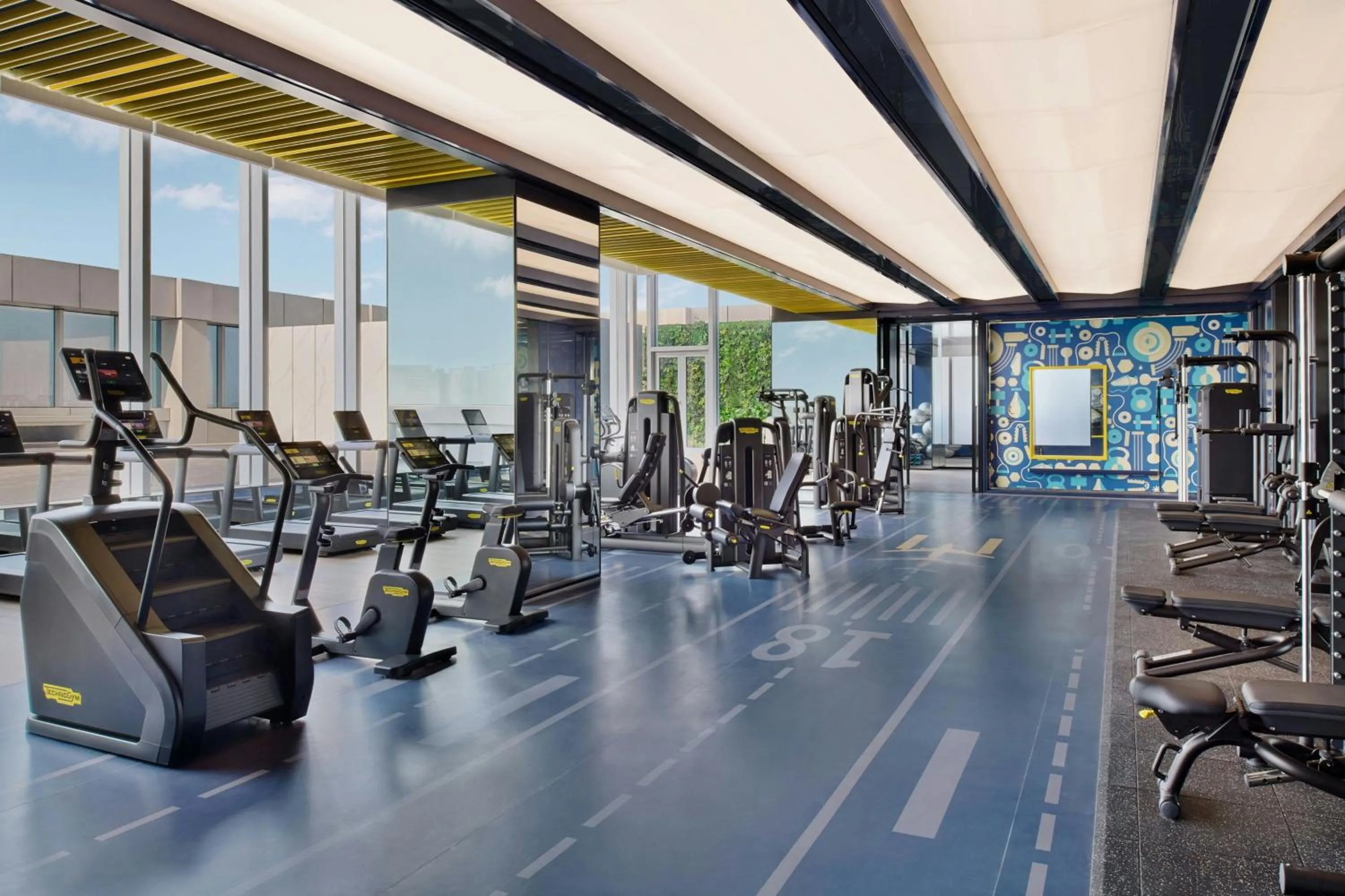 Fitness centre/facilities in Le Meridien Nantong