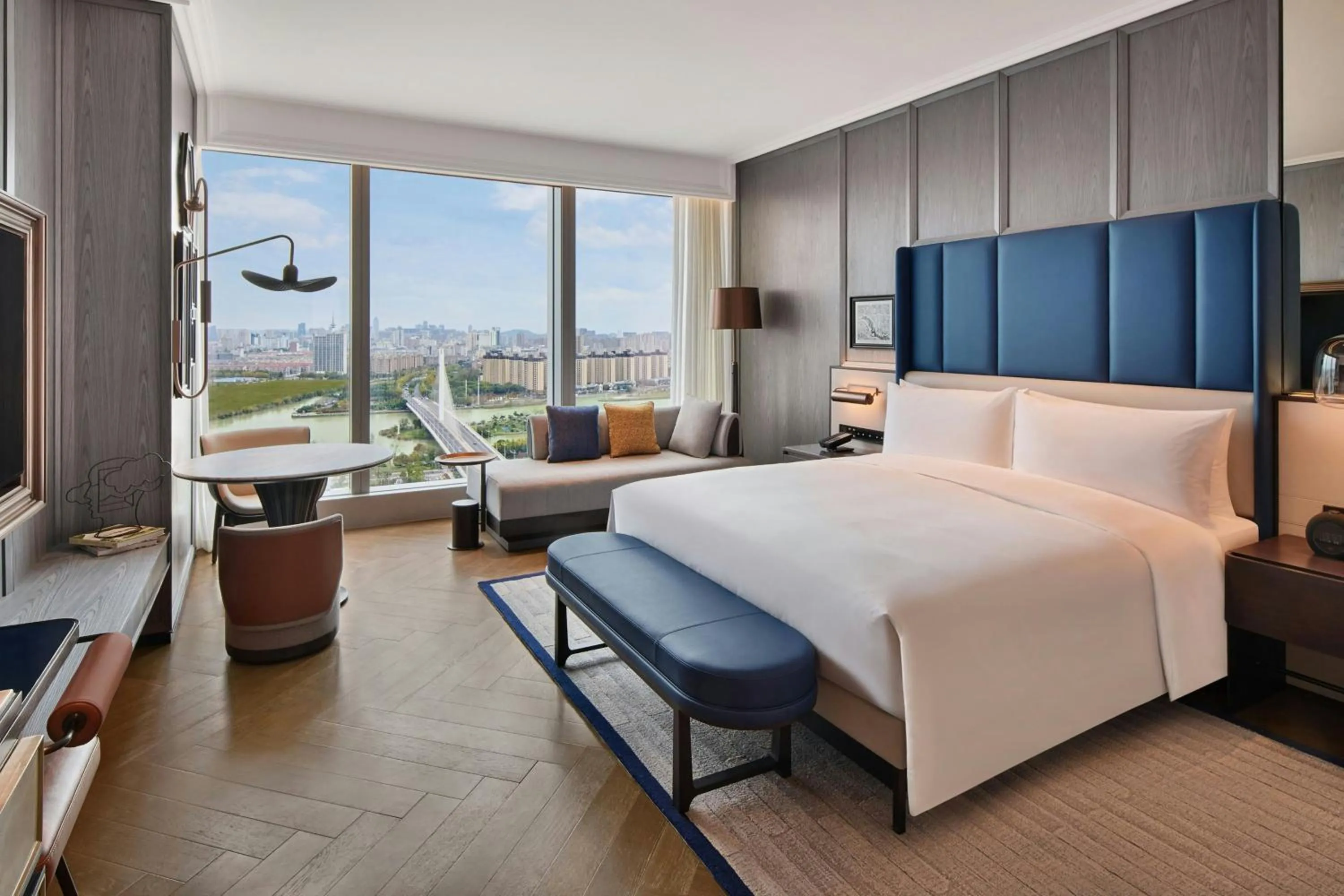 Photo of the whole room, Bed in Le Meridien Nantong