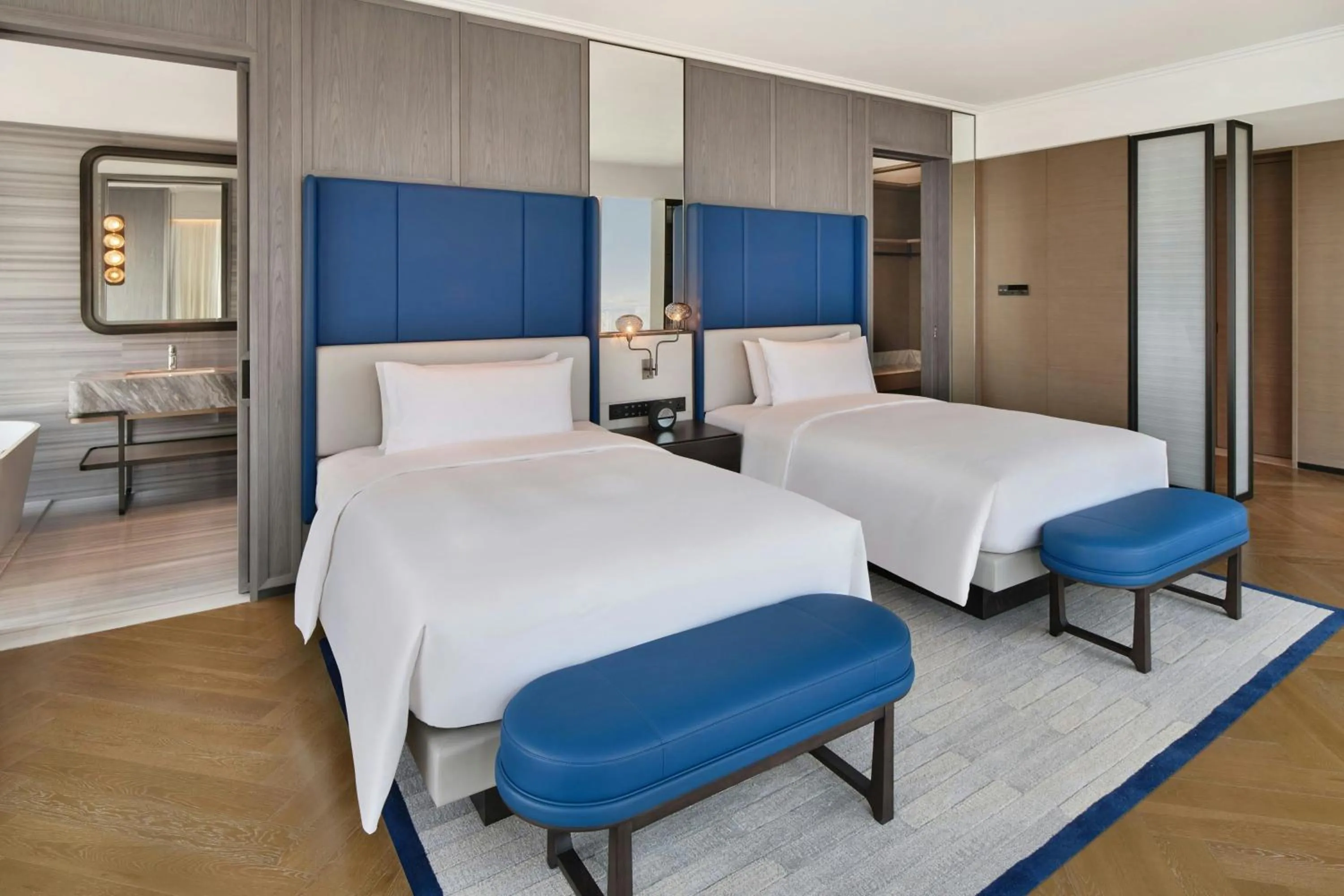 Photo of the whole room, Bed in Le Meridien Nantong