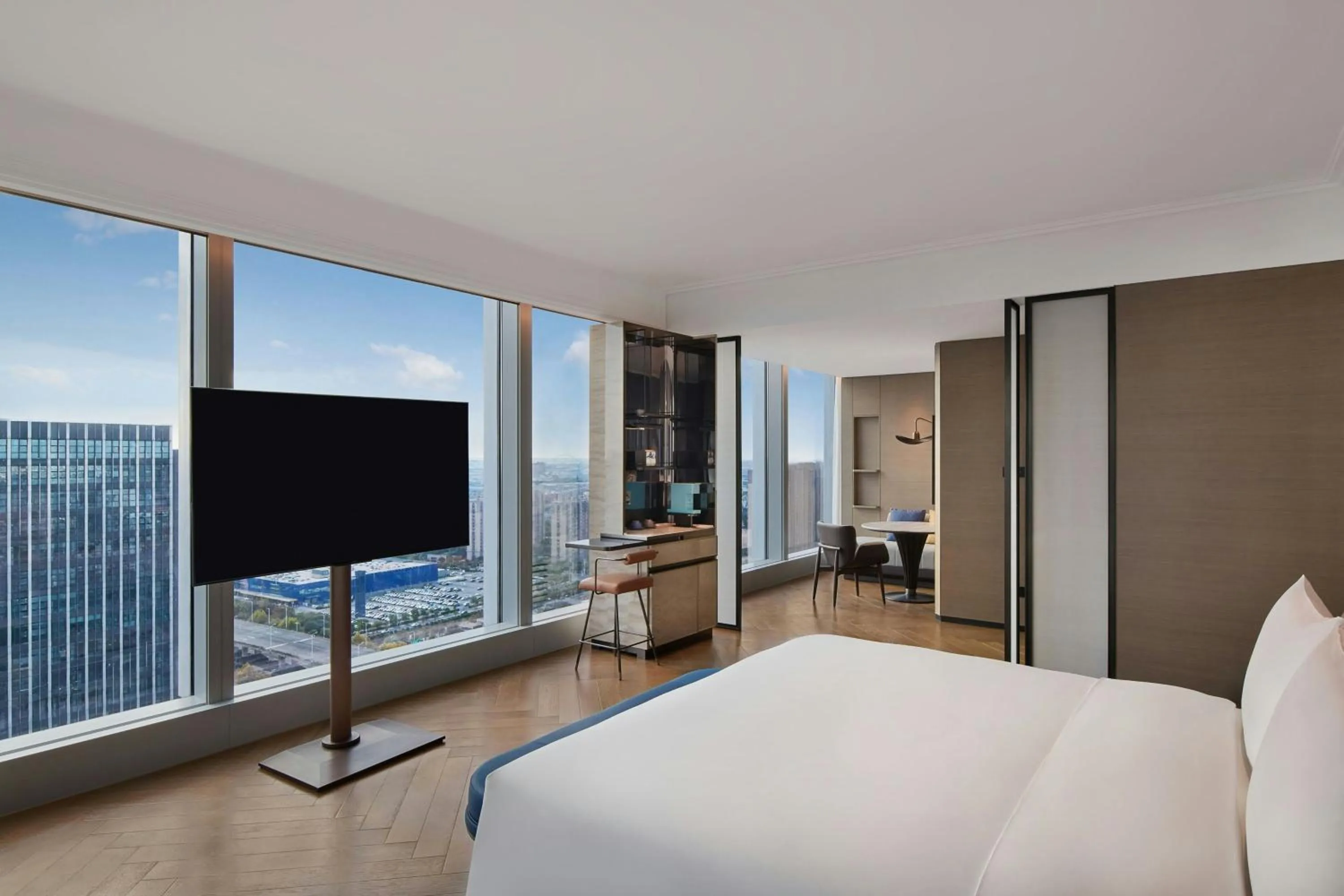 Photo of the whole room, Bed in Le Meridien Nantong