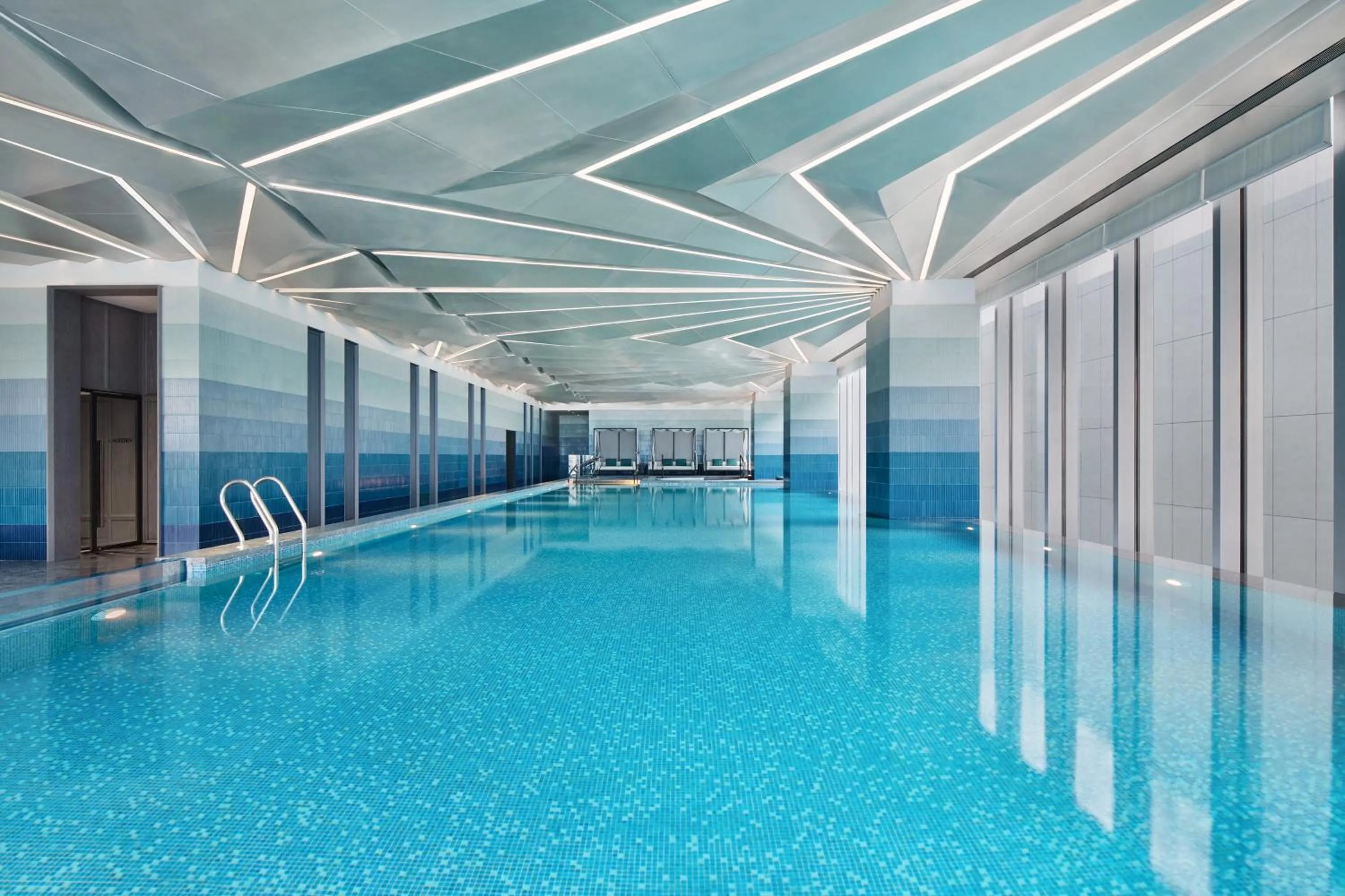 Swimming pool in Le Meridien Nantong