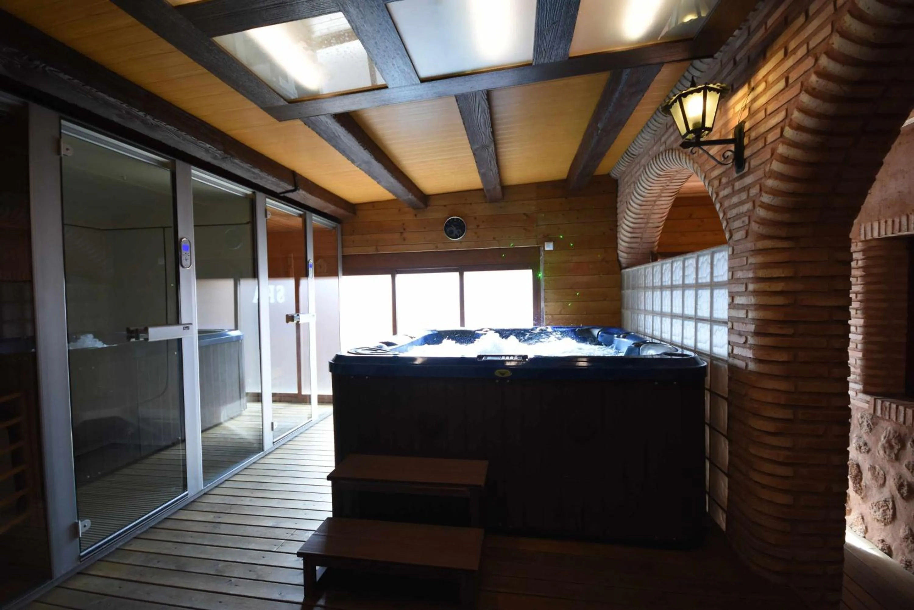 Casa rural de estilo rustico con SPA